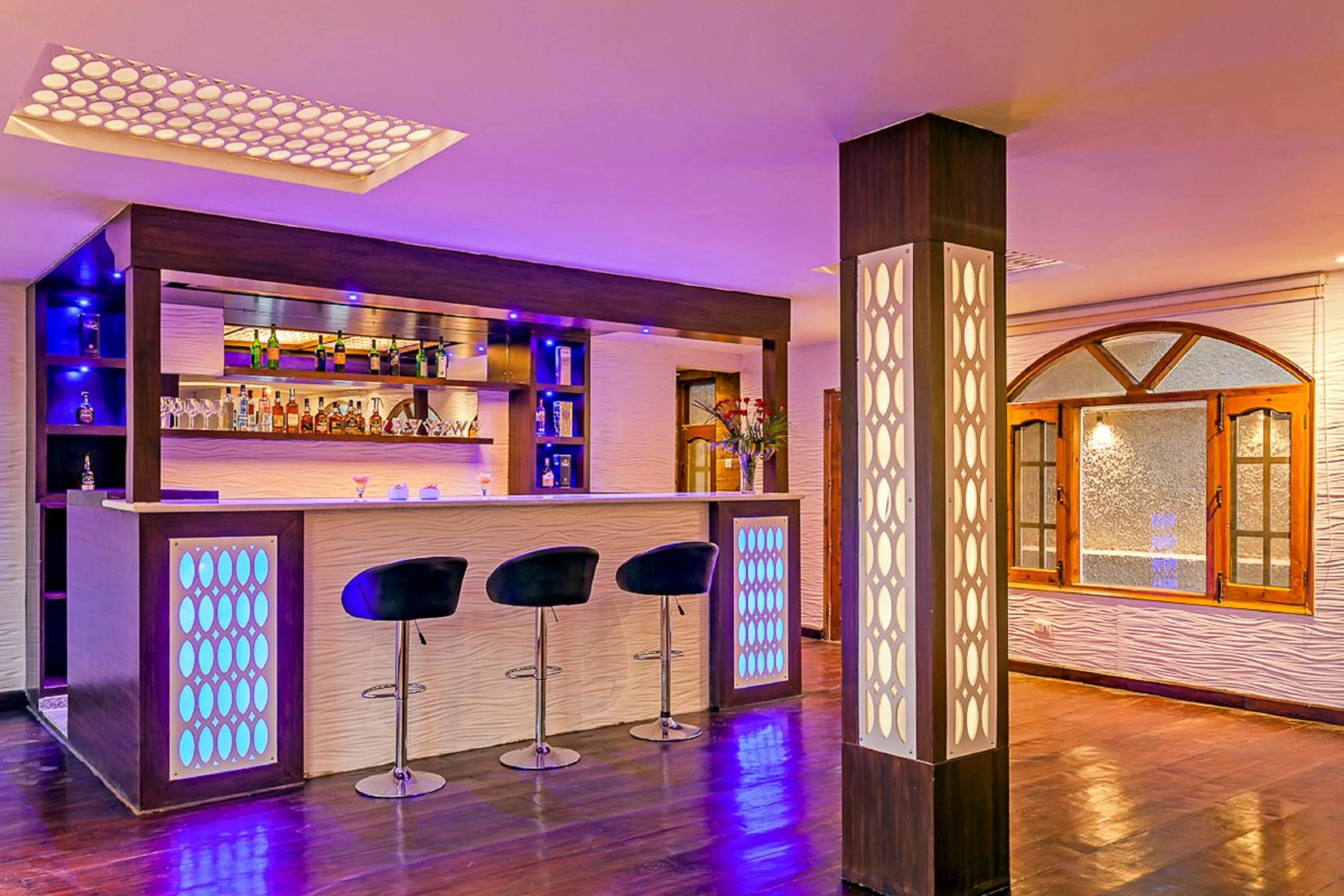 Lounge or bar in Sterling Kufri