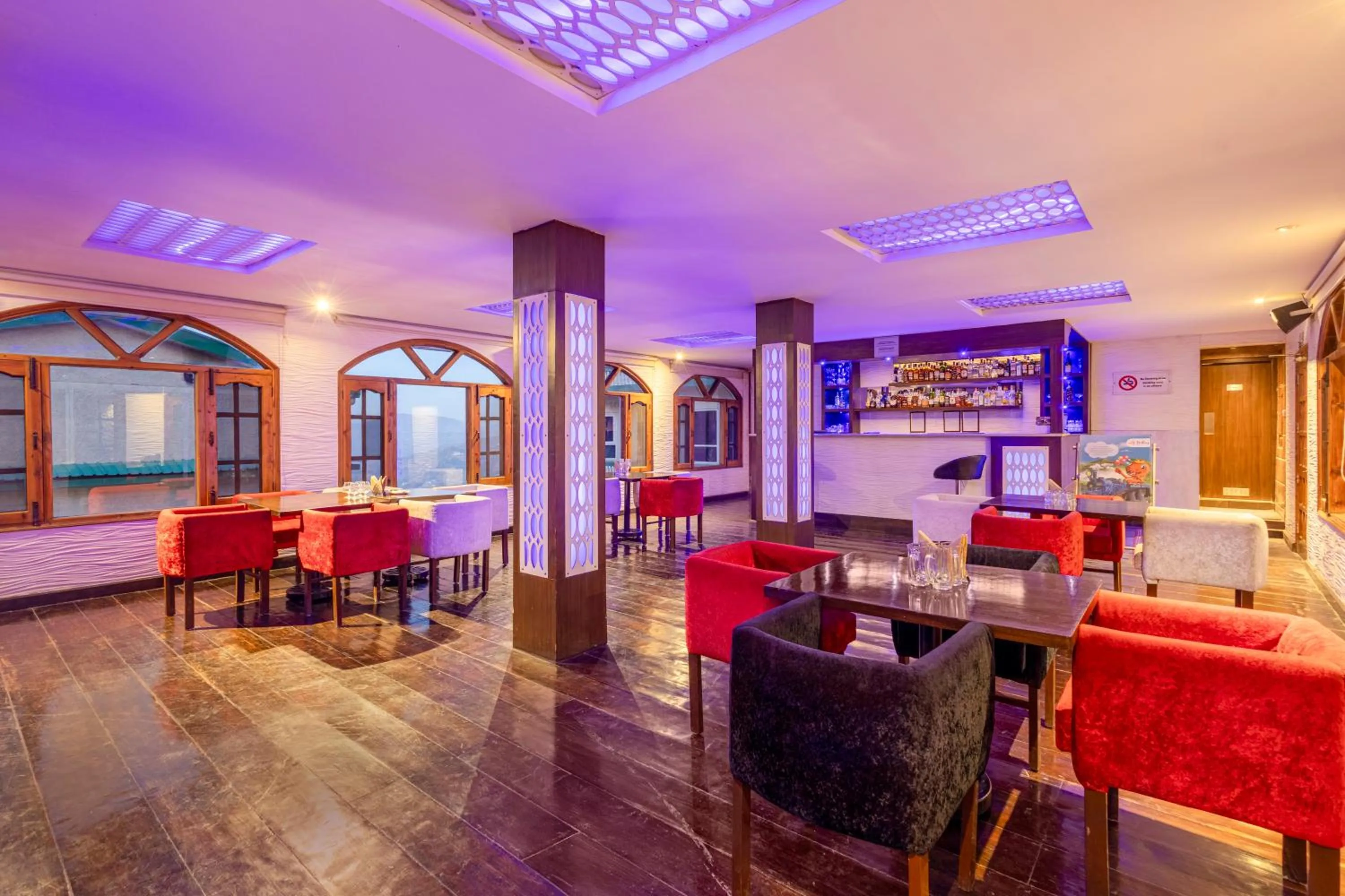 Lounge or bar in Sterling Kufri