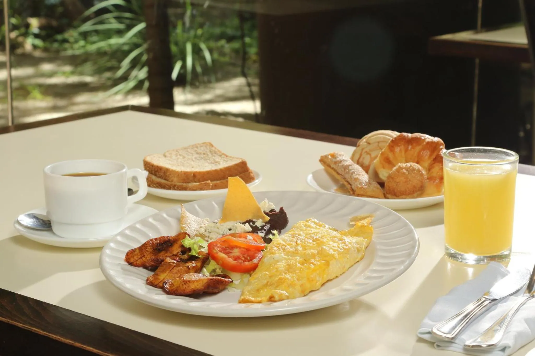 Photo of the whole room in Holiday Inn Ciudad Del Carmen by IHG