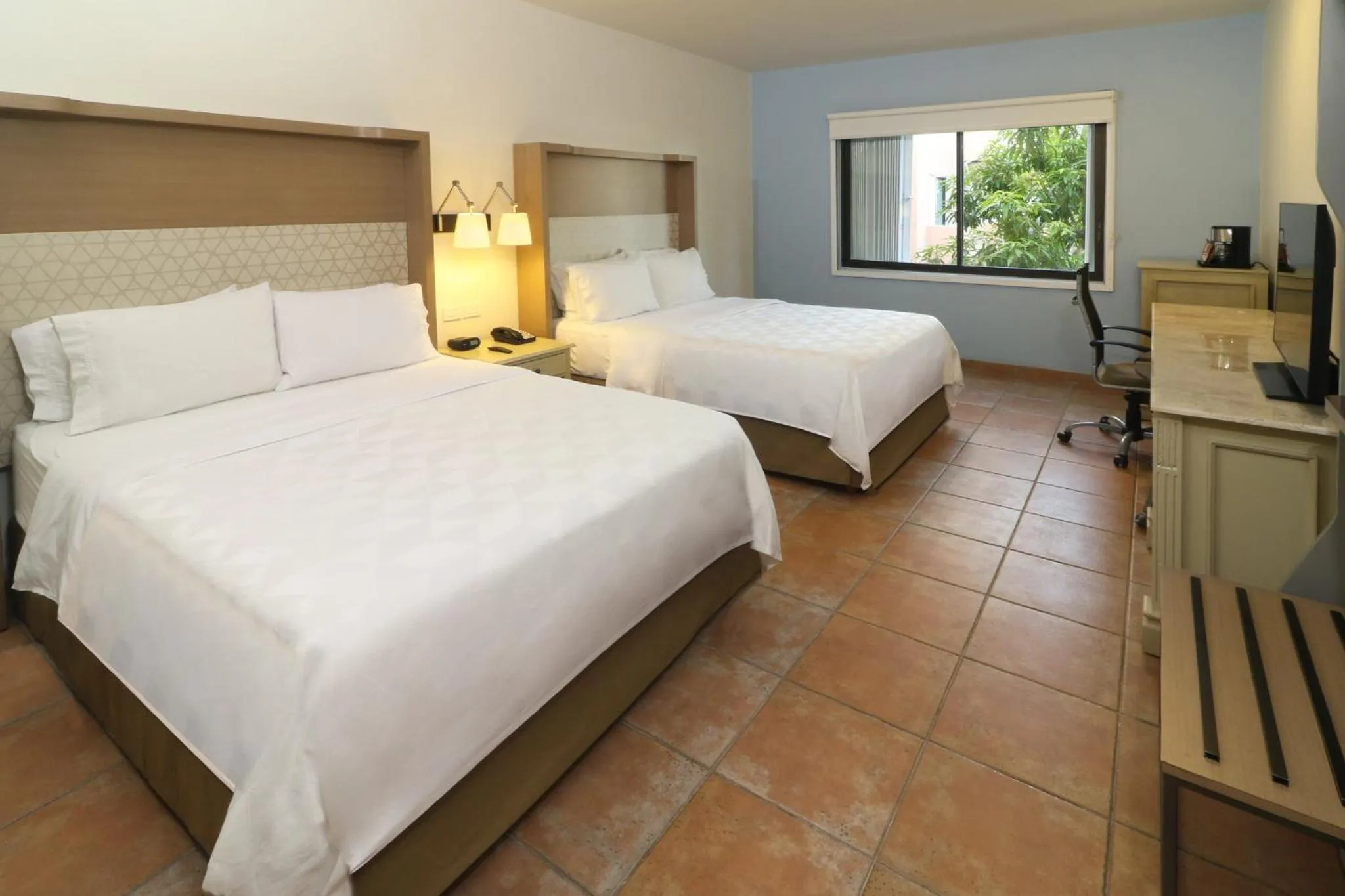 Photo of the whole room, Bed in Holiday Inn Ciudad Del Carmen by IHG