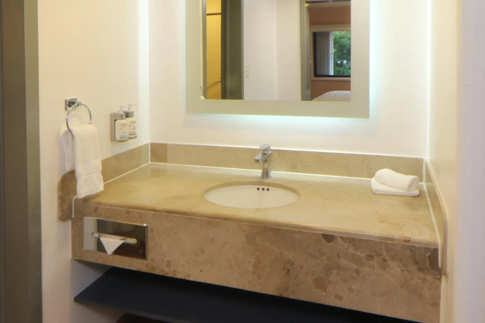 Bathroom in Holiday Inn Ciudad Del Carmen by IHG