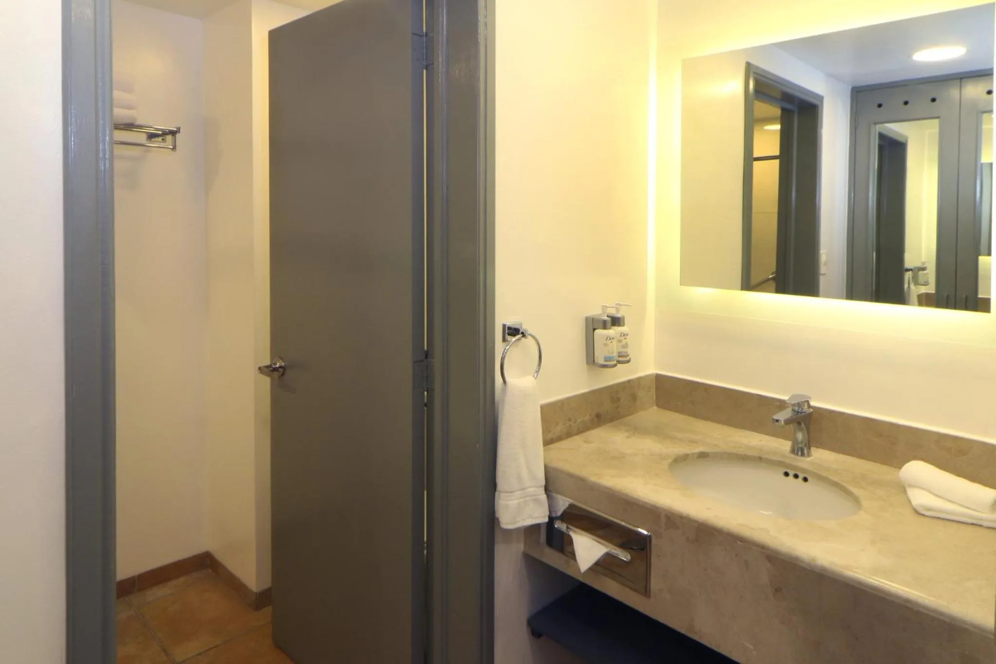 Bathroom in Holiday Inn Ciudad Del Carmen by IHG
