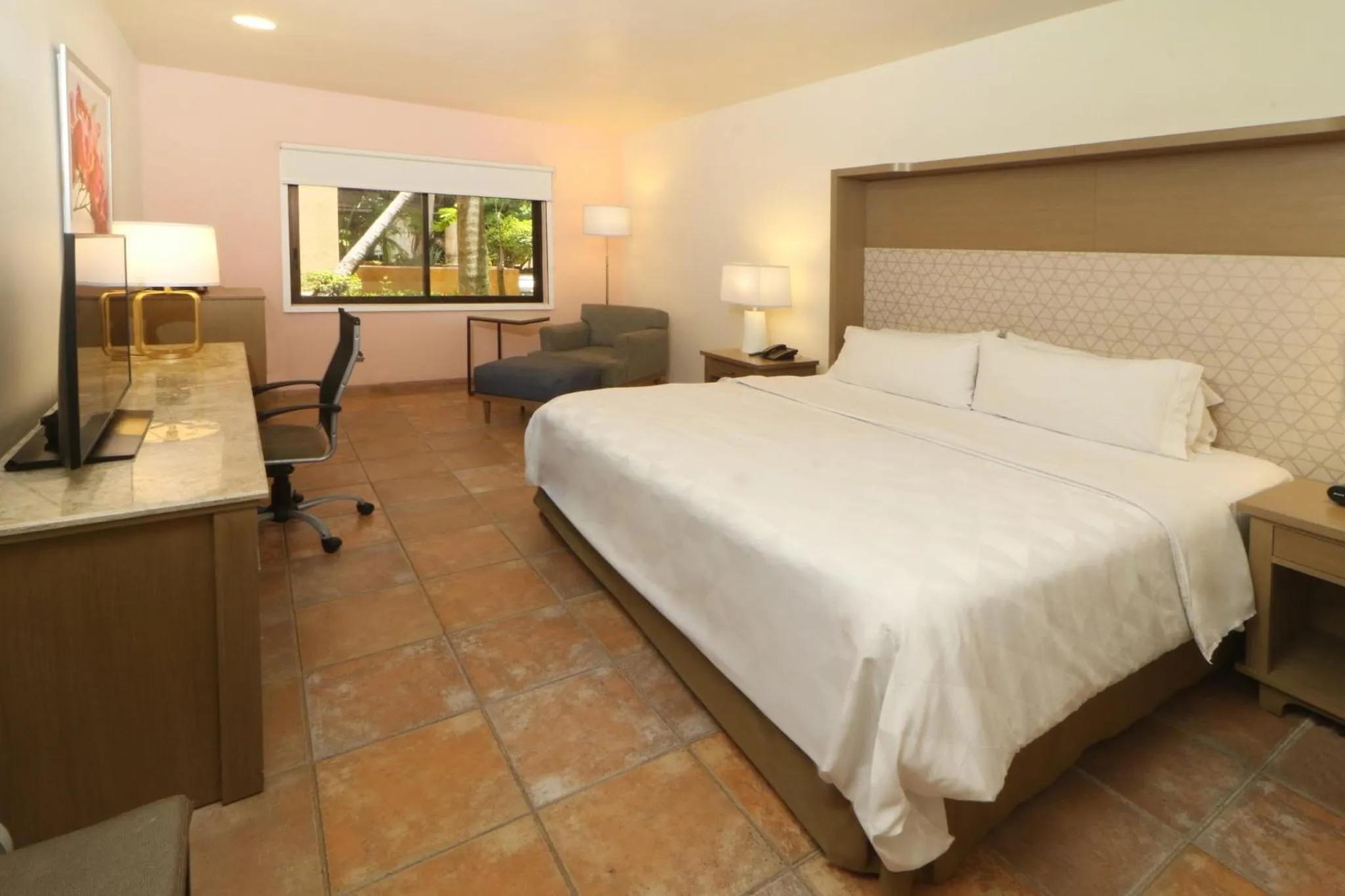 Photo of the whole room, Bed in Holiday Inn Ciudad Del Carmen by IHG
