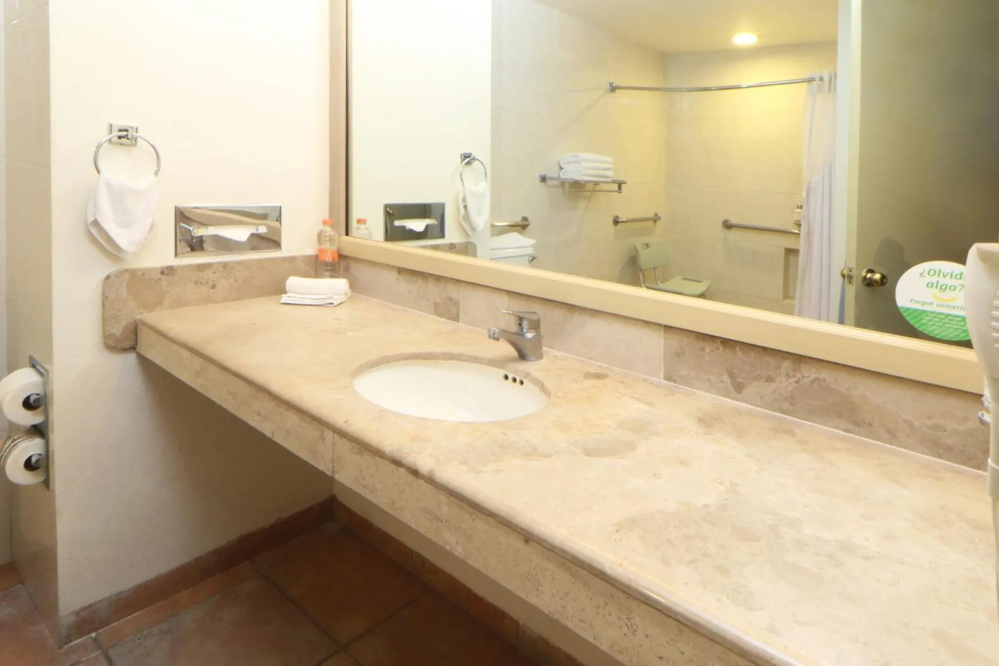 Photo of the whole room in Holiday Inn Ciudad Del Carmen by IHG