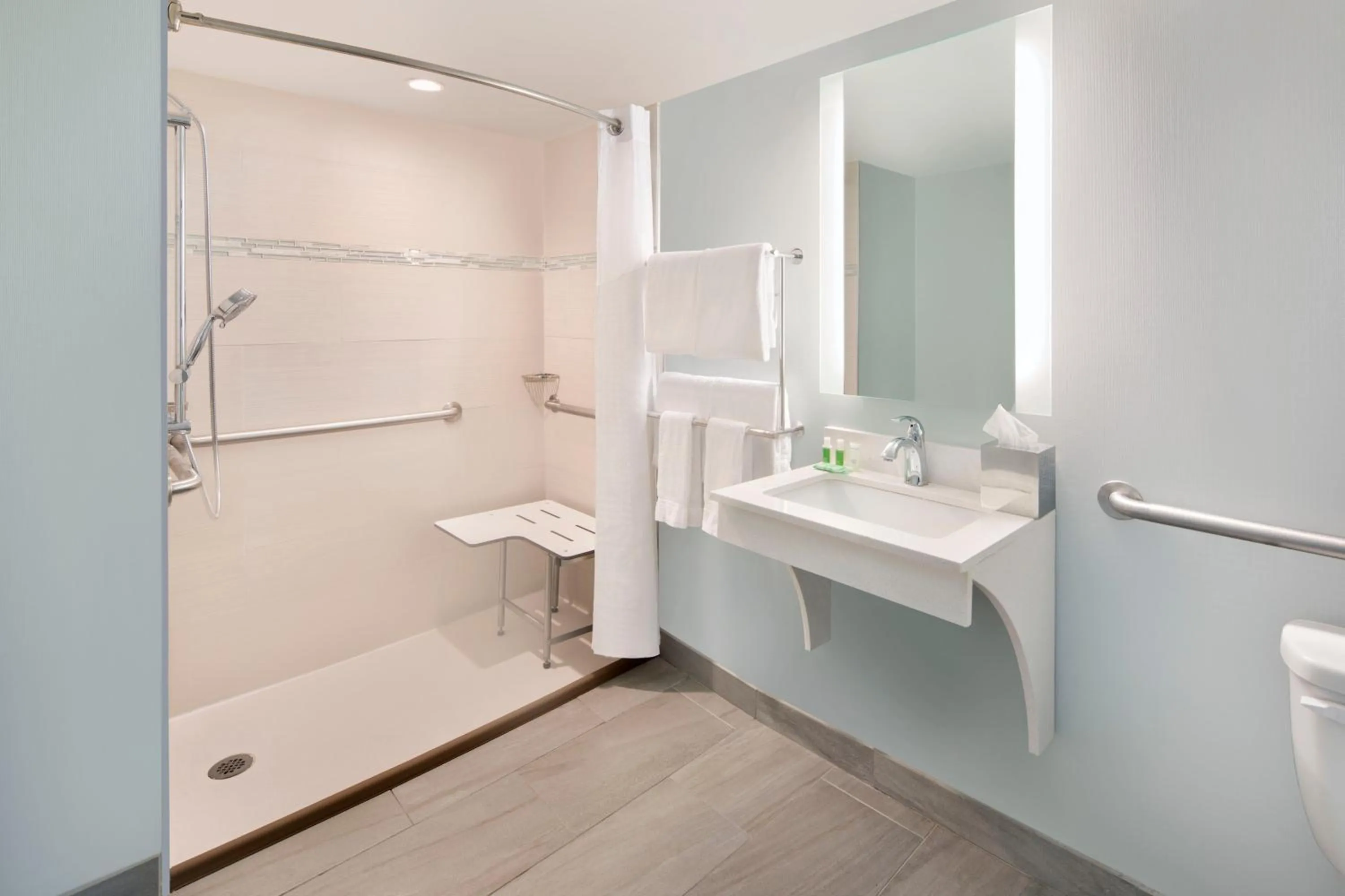 Photo of the whole room in Holiday Inn University Area Charlottesville by IHG