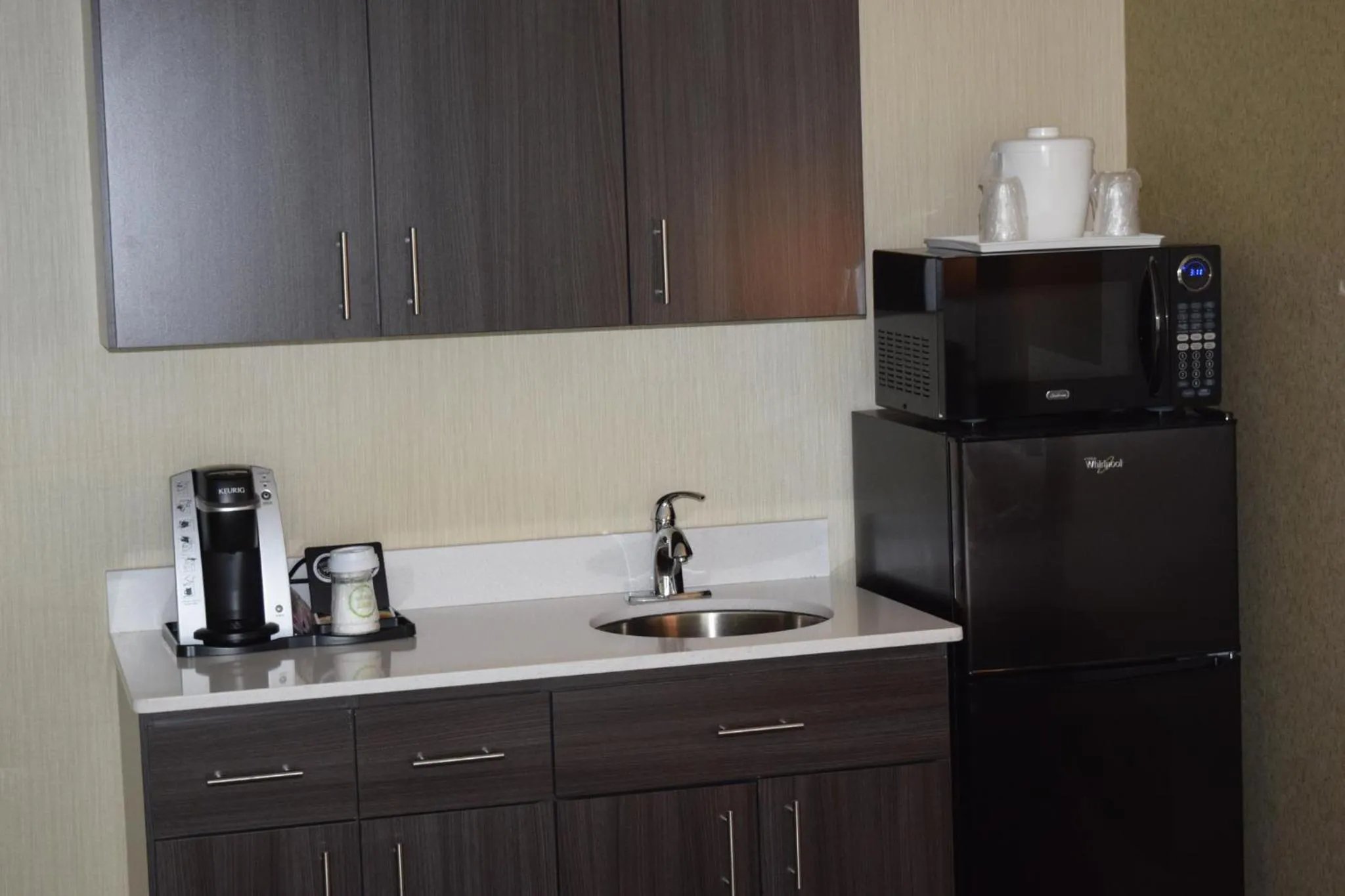 Coffee/tea facilities in Holiday Inn University Area Charlottesville by IHG