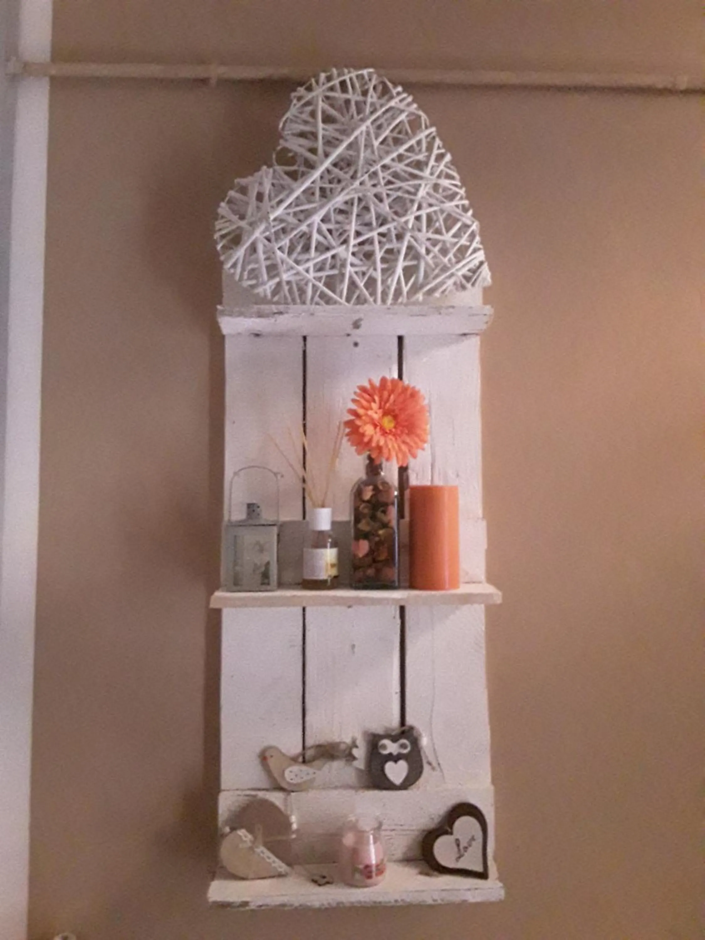 Decorative detail in Camere Porto Vecchio con parcheggio a pochi passi dal castello