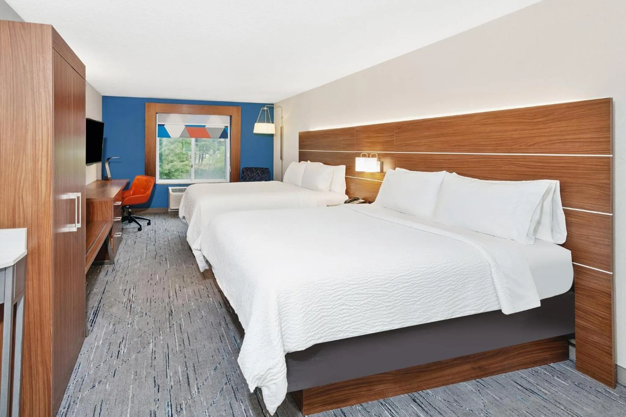 Photo of the whole room, Bed in Holiday Inn Express Hotel & Suites Urbana-Champaign-U of I Area by IHG