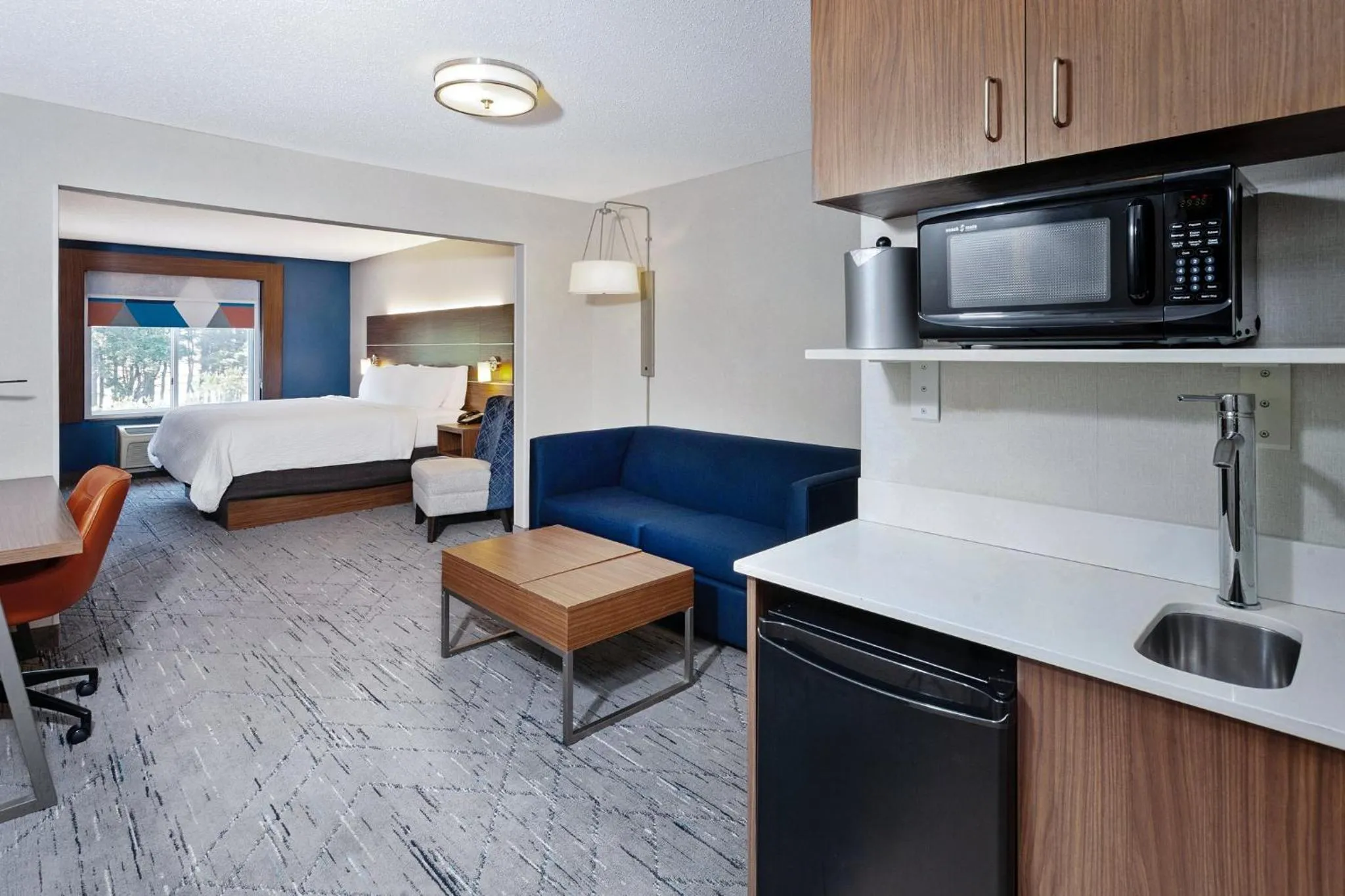 Photo of the whole room in Holiday Inn Express Hotel & Suites Urbana-Champaign-U of I Area by IHG