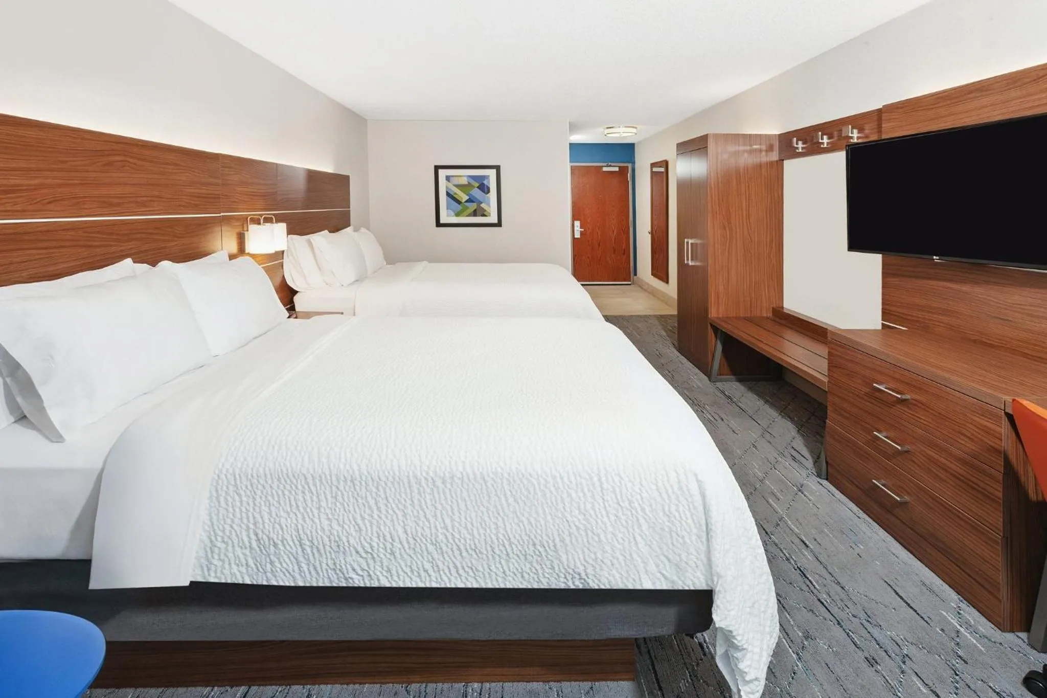 Photo of the whole room, Bed in Holiday Inn Express Hotel & Suites Urbana-Champaign-U of I Area by IHG