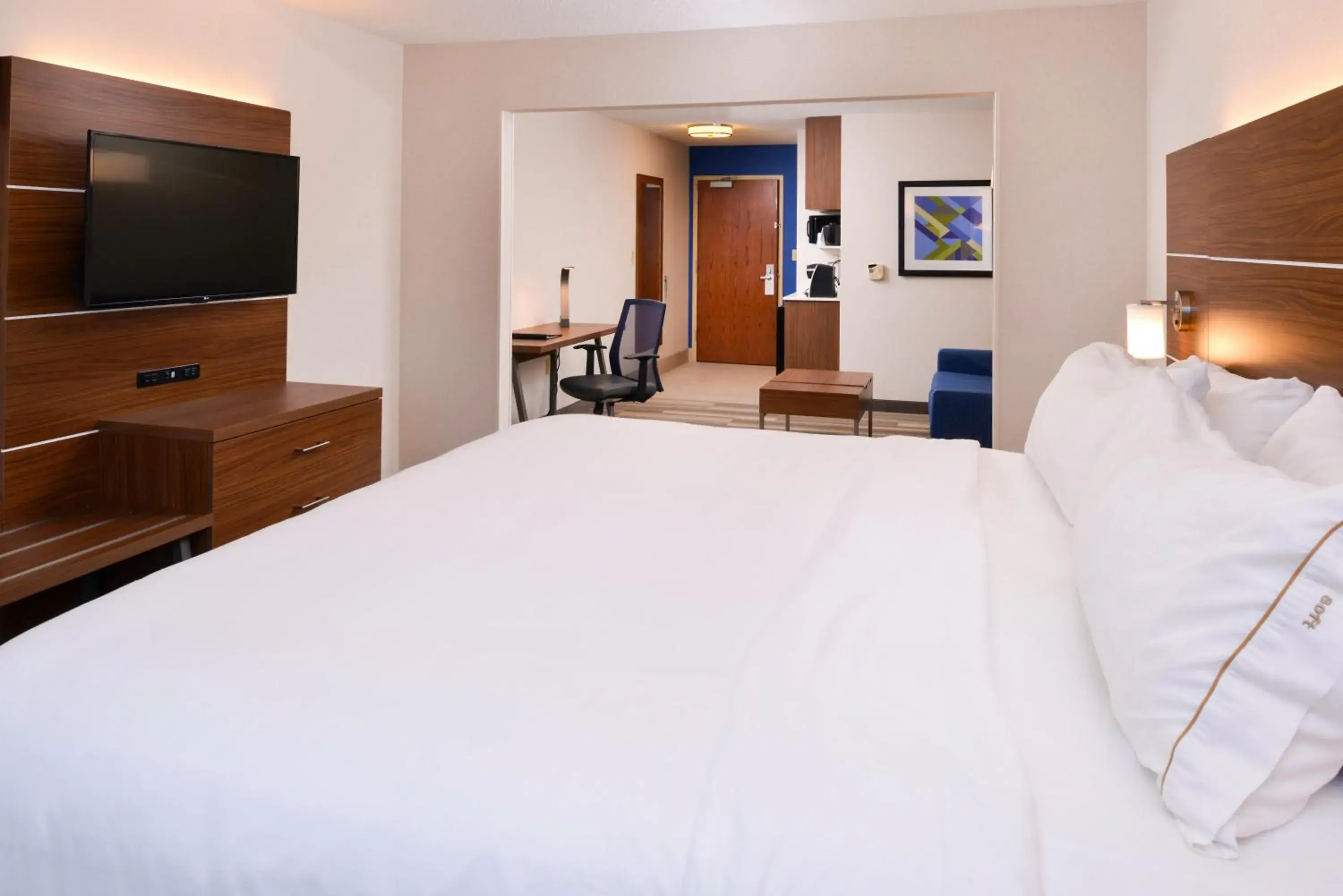 King Suite - Disability Access in Holiday Inn Express Hotel & Suites Urbana-Champaign-U of I Area by IHG King Suite - Disability Access in Holiday Inn Express Hotel & Suites Urbana-Champaign-U of I Area by IHG