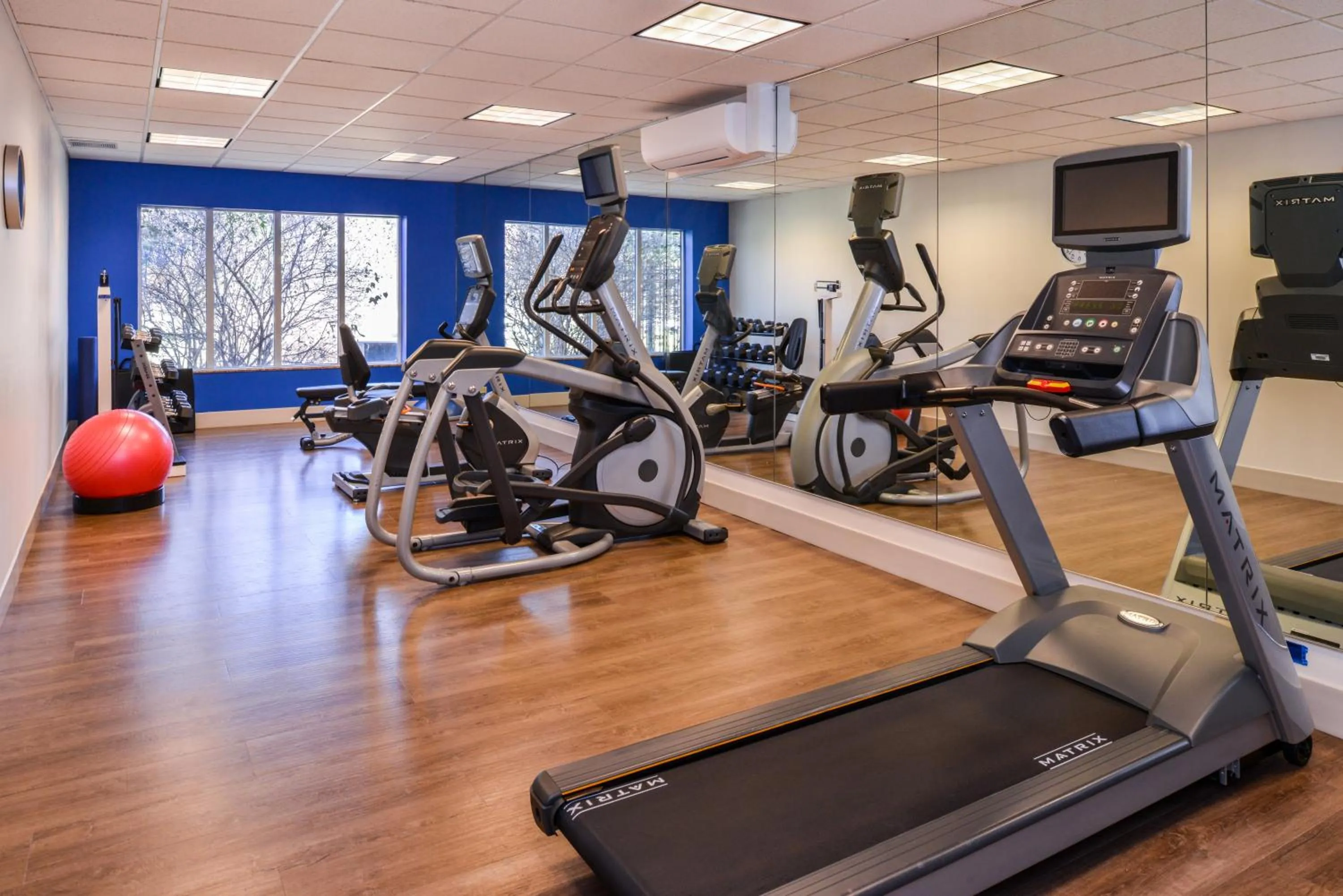 Fitness centre/facilities in Holiday Inn Express Hotel & Suites Urbana-Champaign-U of I Area by IHG