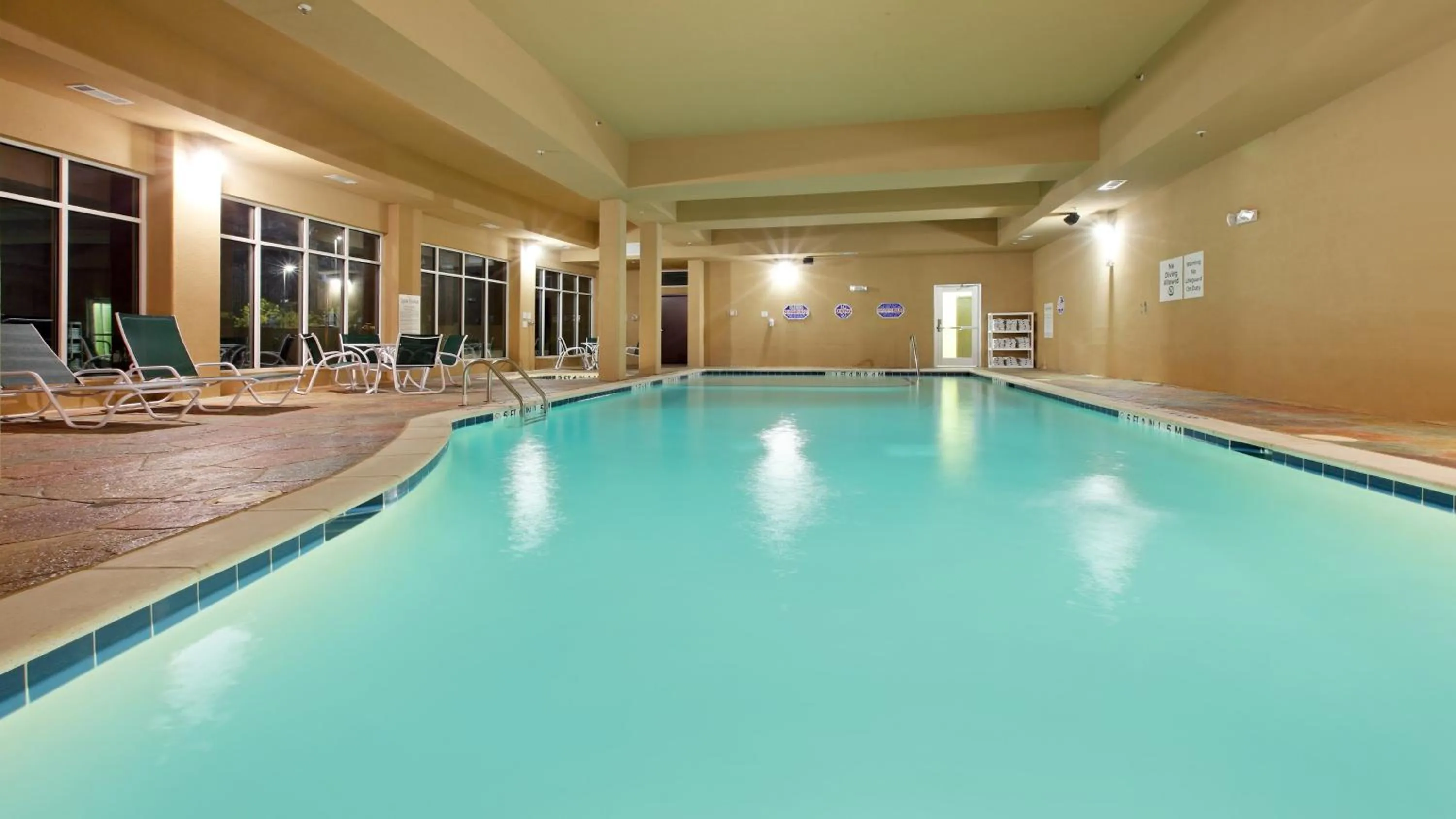 Swimming pool in Holiday Inn Garland by IHG