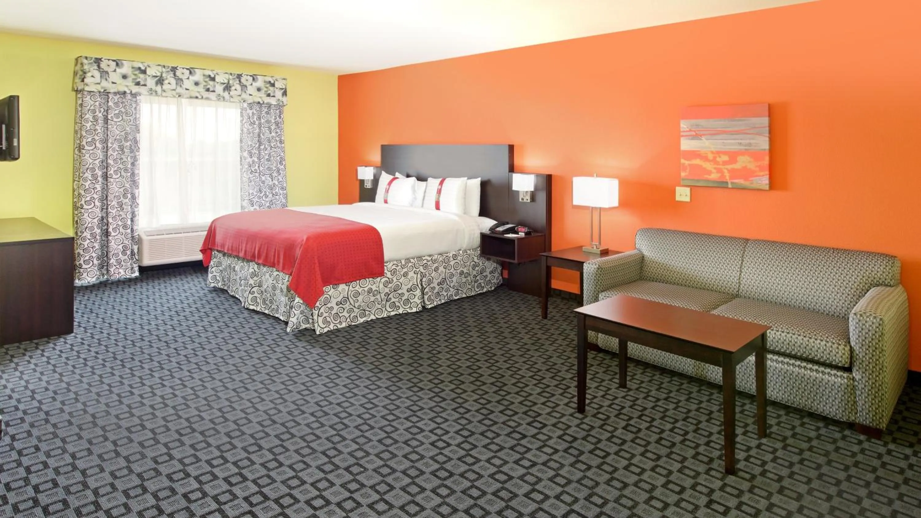 Photo of the whole room, Bed in Holiday Inn Garland by IHG