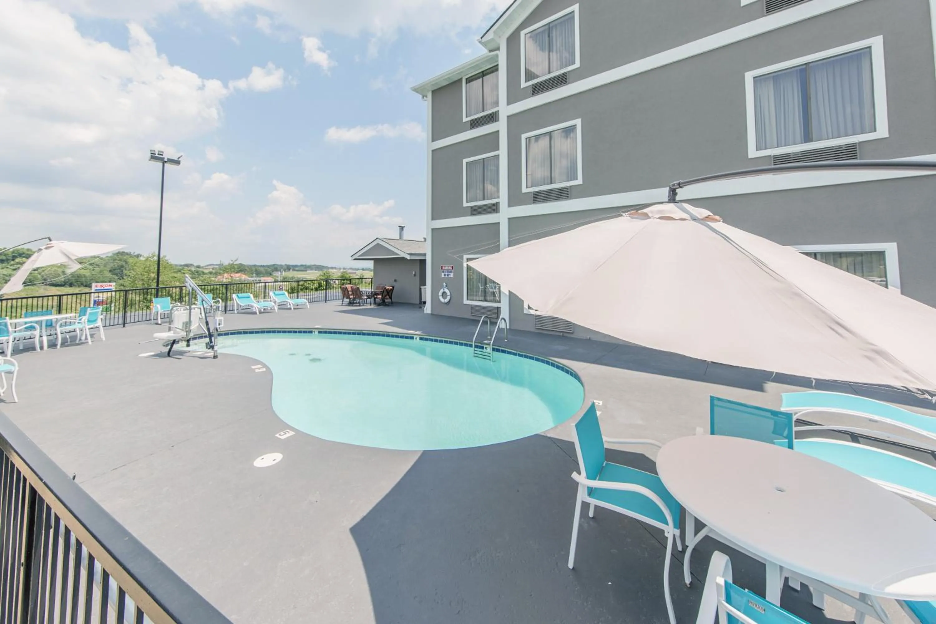 Swimming pool in Holiday Inn Express Dandridge by IHG