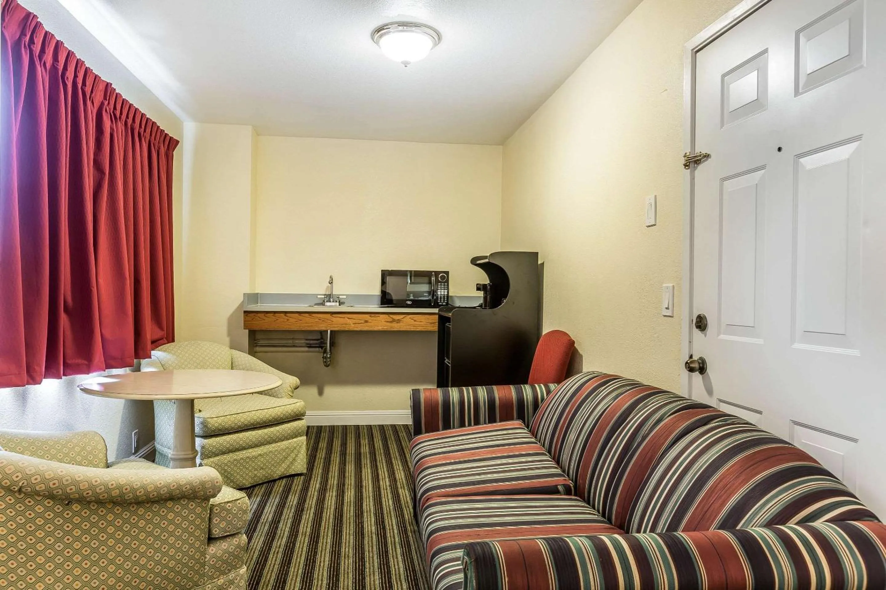 Photo of the whole room in Quality Inn Salinas City Center Area