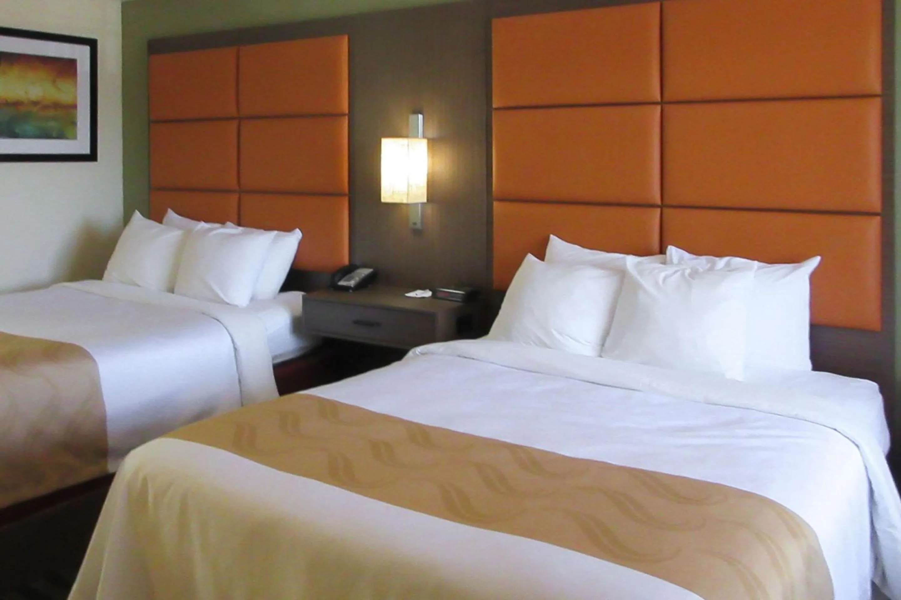 Photo of the whole room, Bed in Quality Inn Salinas City Center Area