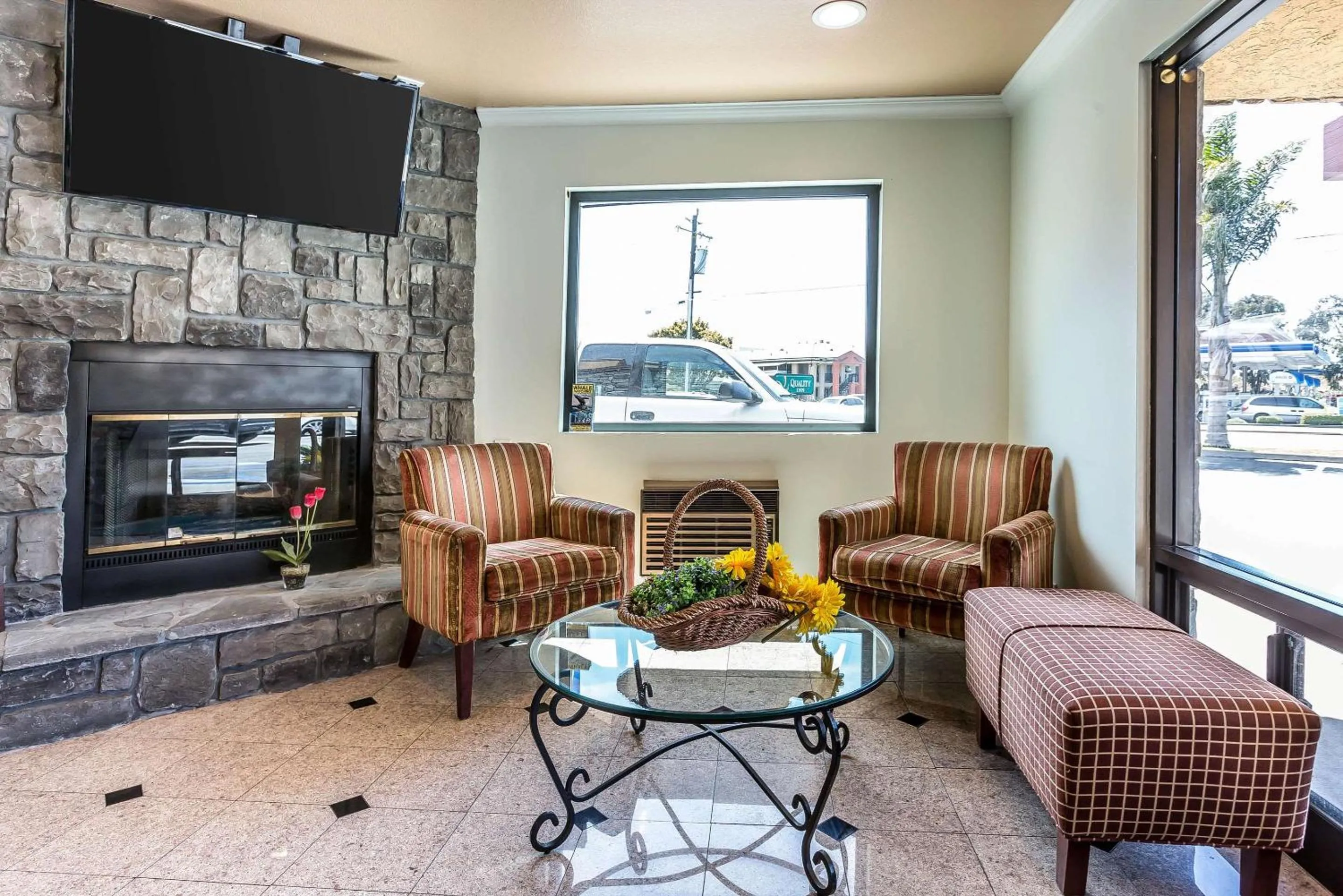 Lobby or reception in Quality Inn Salinas City Center Area