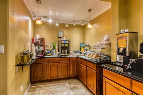 Breakfast in Quality Inn Salinas City Center Area