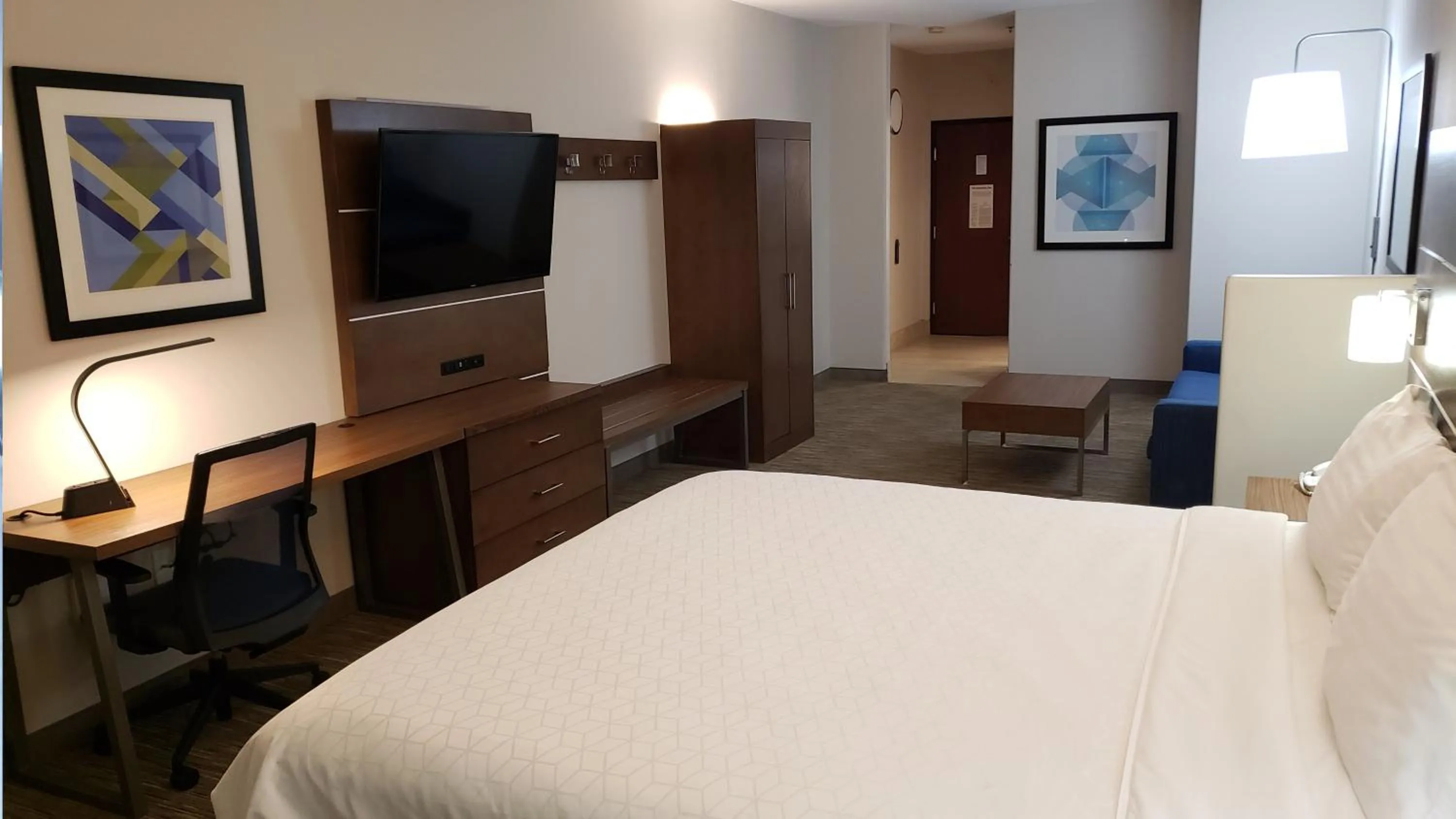 Photo of the whole room, Bed in Holiday Inn Express Hotel and Suites Weslaco by IHG