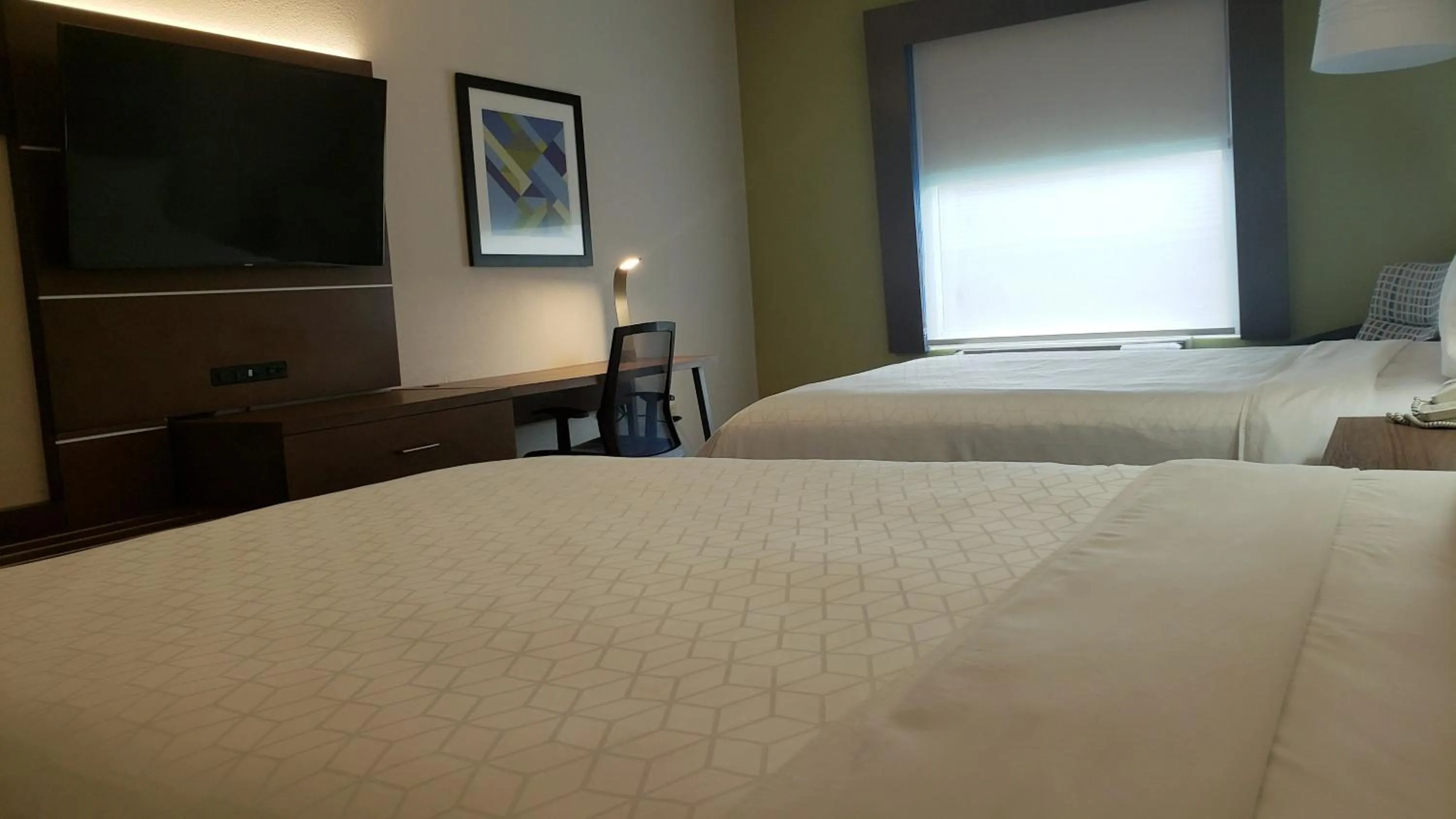 Photo of the whole room, Bed in Holiday Inn Express Hotel and Suites Weslaco by IHG