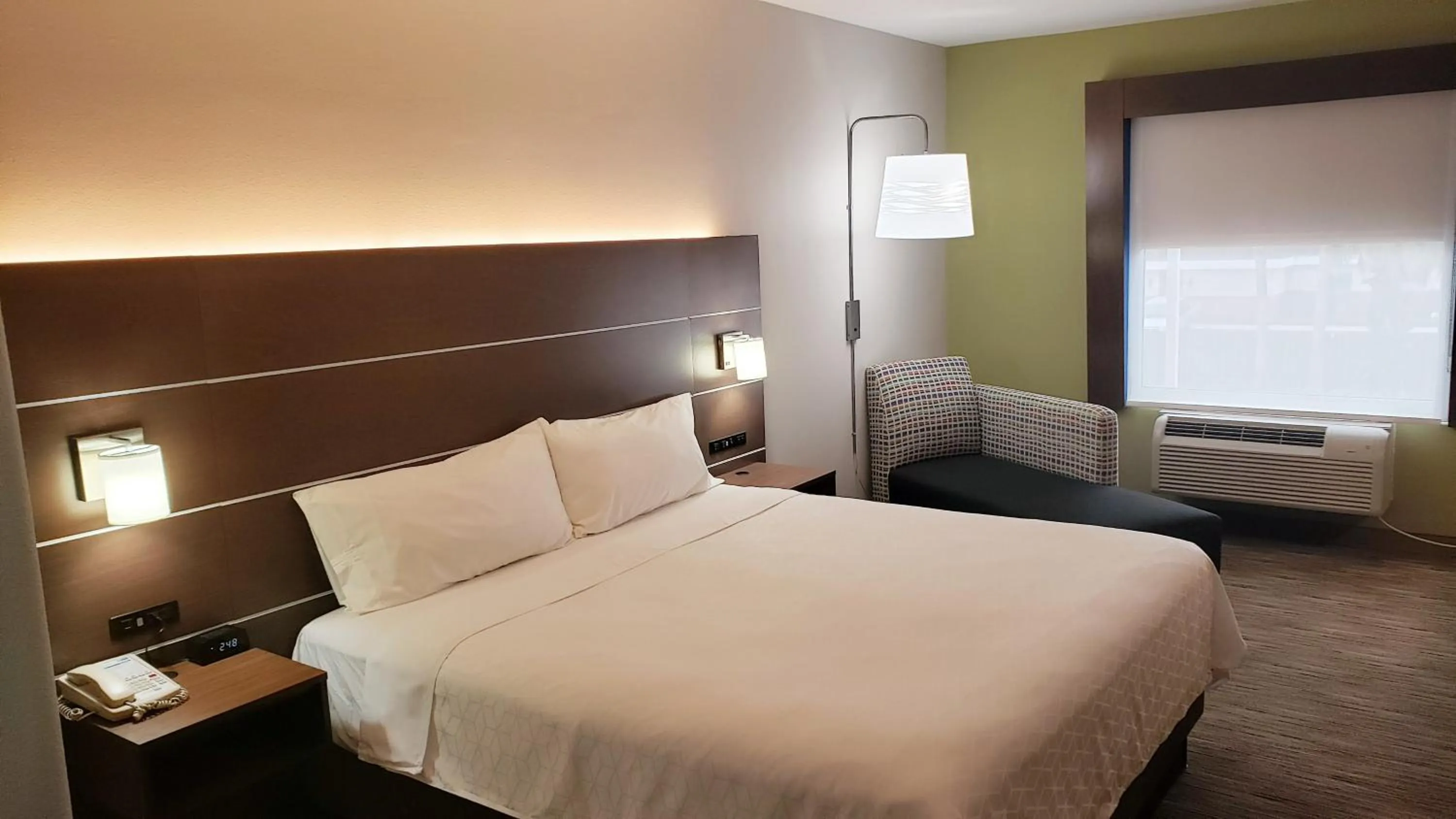 Bed in Holiday Inn Express Hotel and Suites Weslaco by IHG