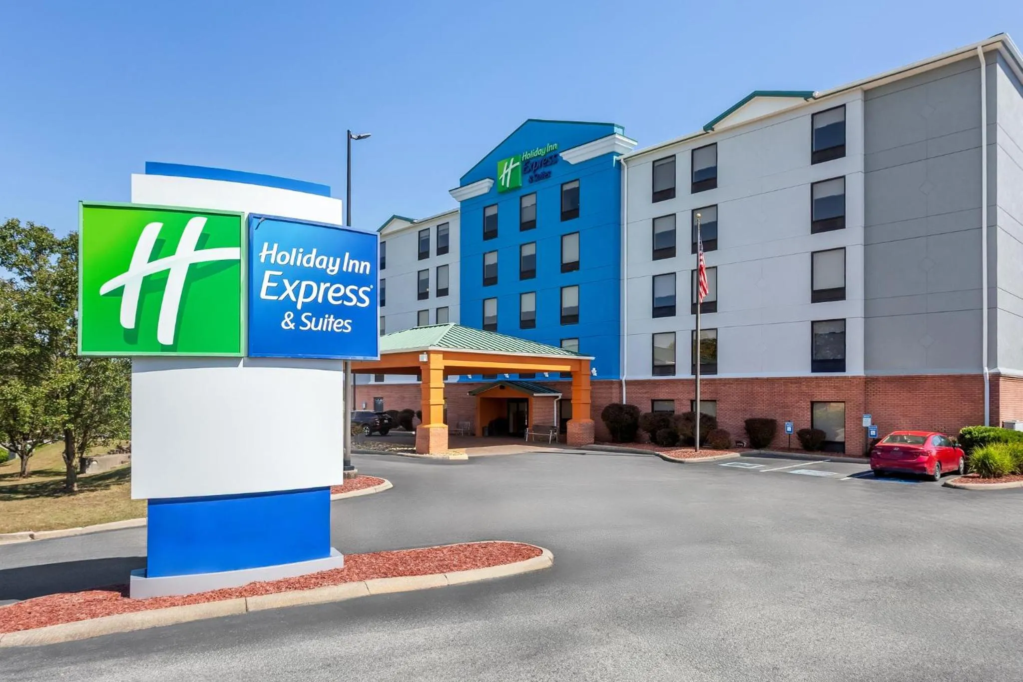 Property building in Holiday Inn Express Hotel & Suites Charleston-Southridge by IHG