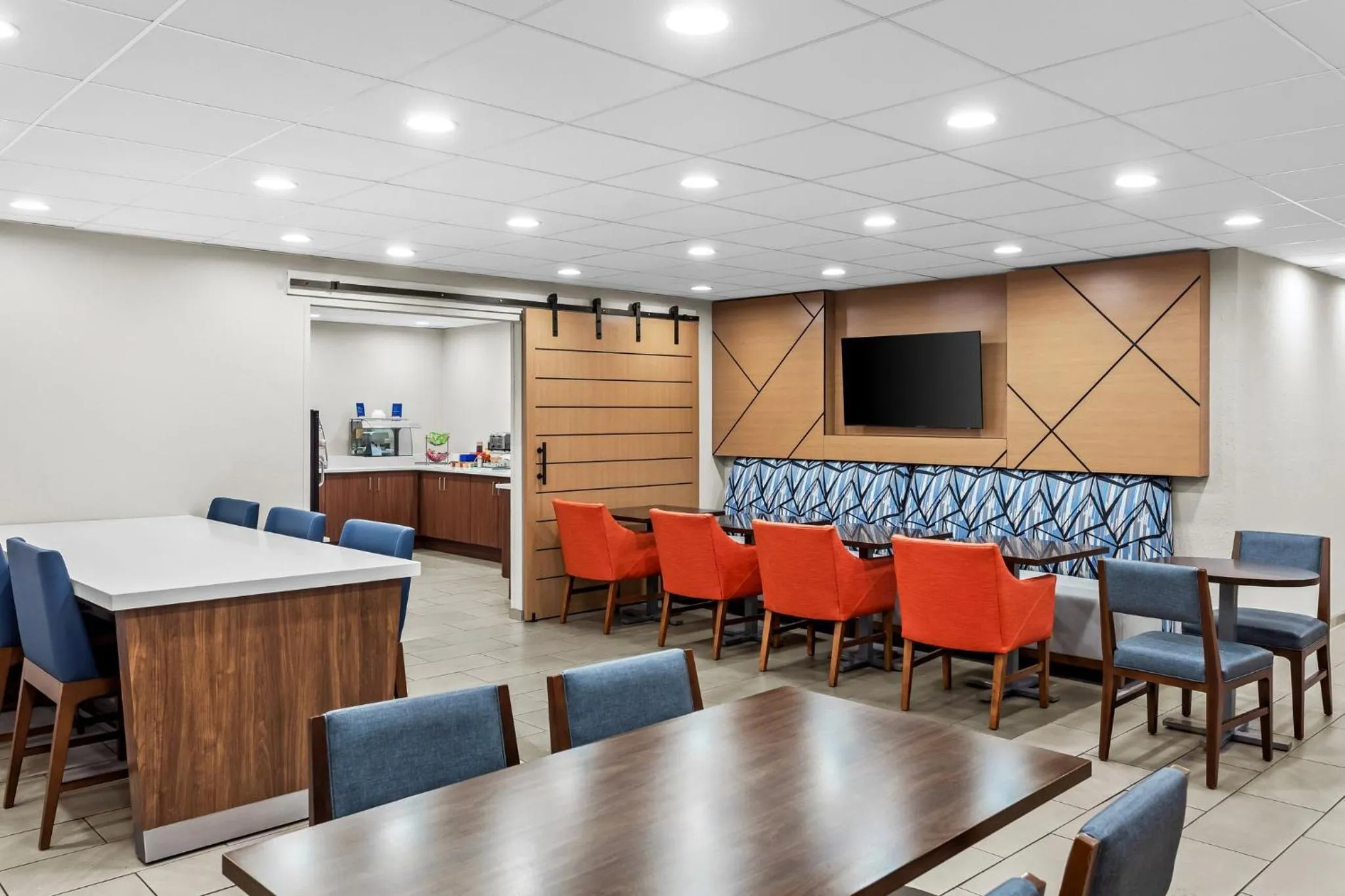 Breakfast in Holiday Inn Express Hotel & Suites Charleston-Southridge by IHG