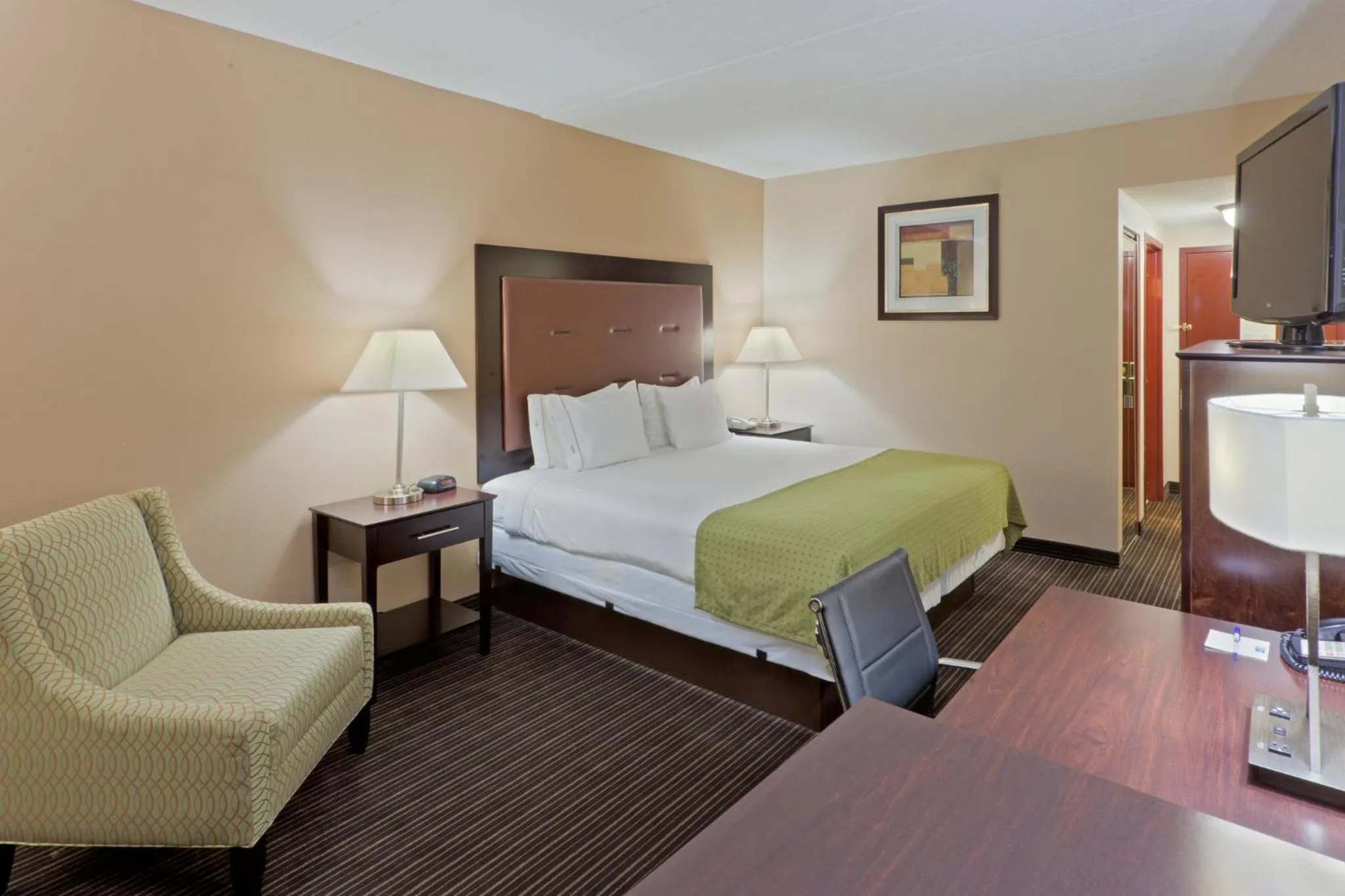 Photo of the whole room, Bed in Holiday Inn Express Hotel & Suites Charleston-Southridge by IHG