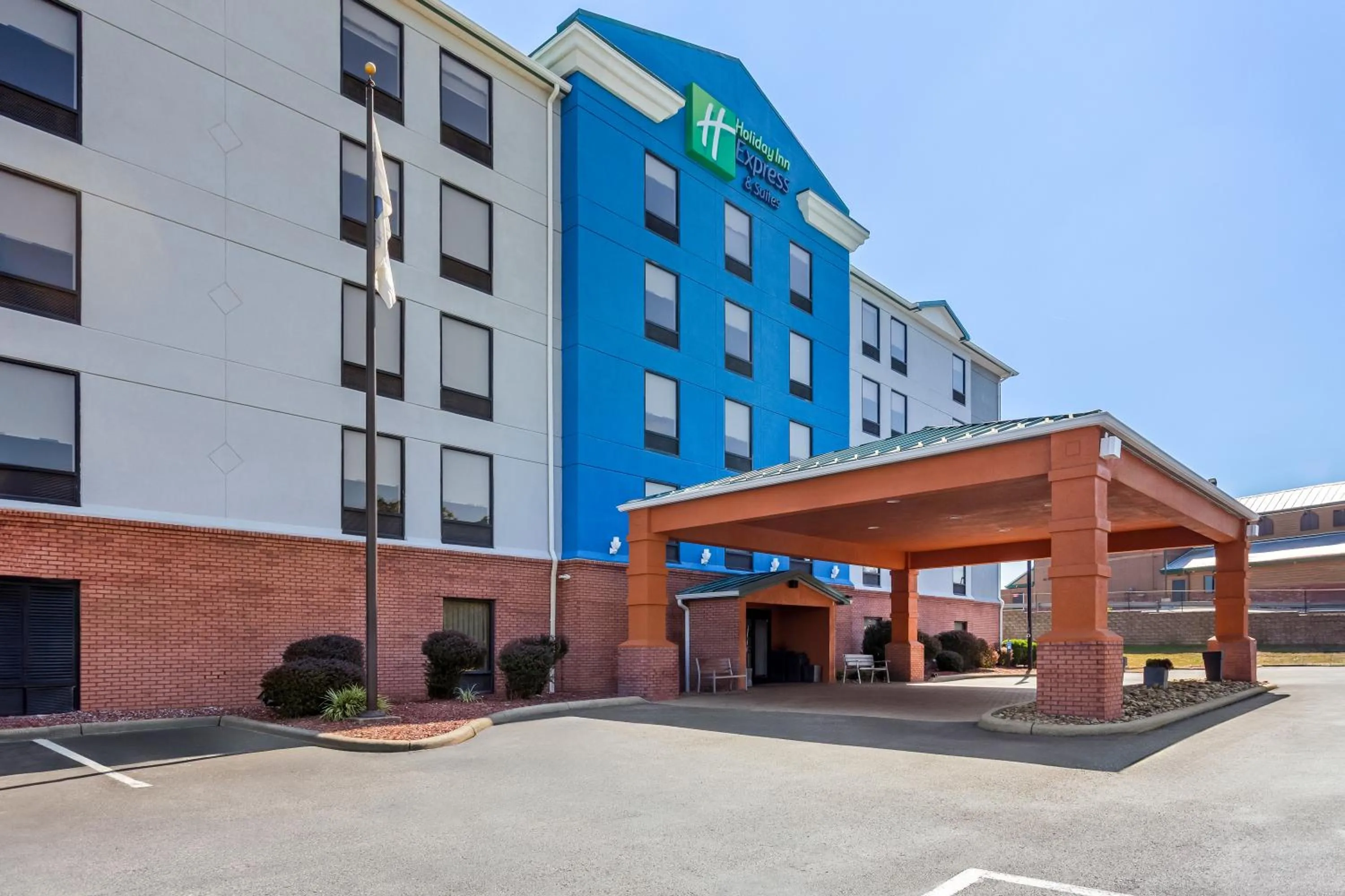 Property building in Holiday Inn Express Hotel & Suites Charleston-Southridge by IHG