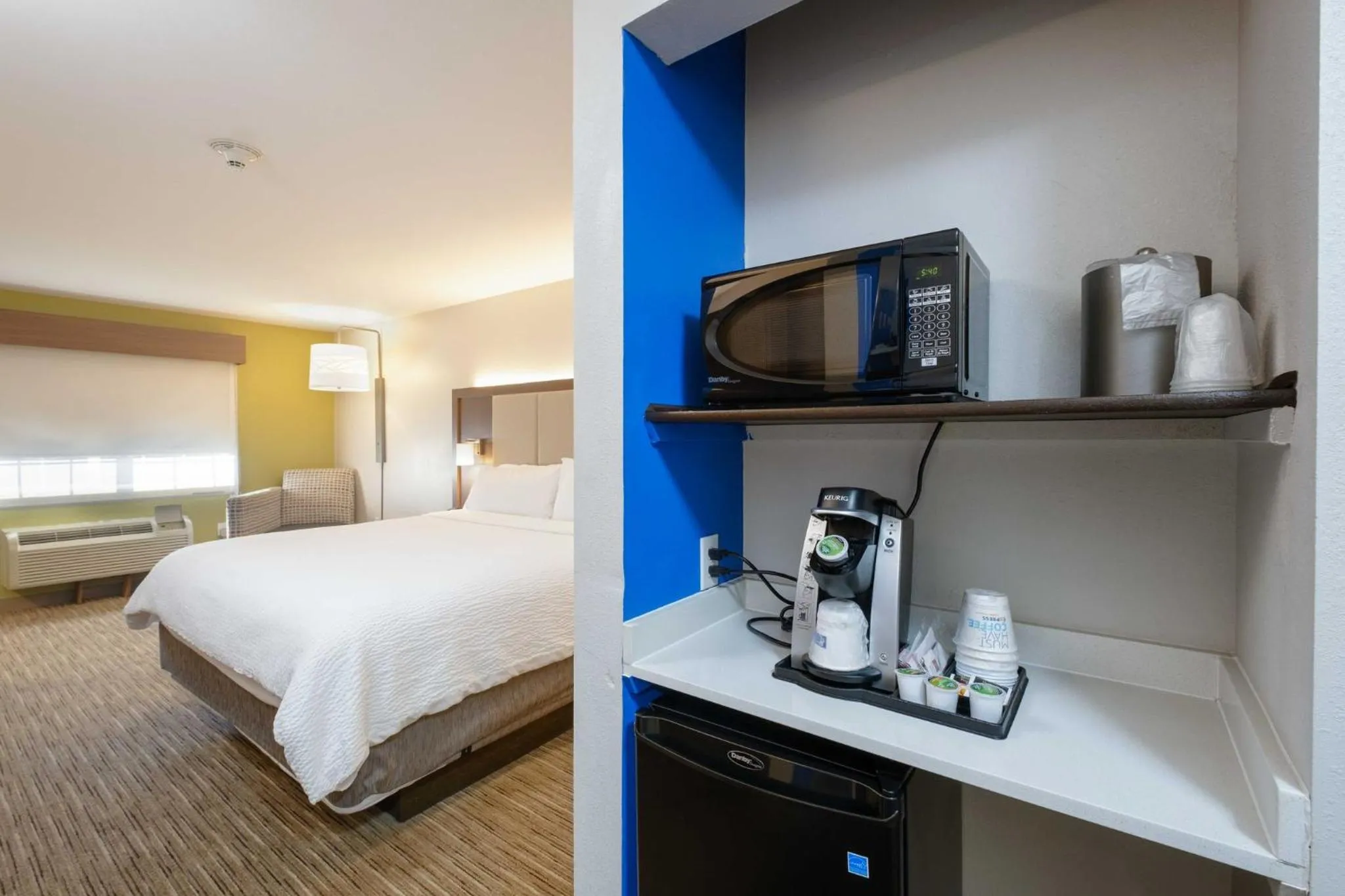 Photo of the whole room, Bed in Holiday Inn Express Hotel & Suites Carlsbad by IHG