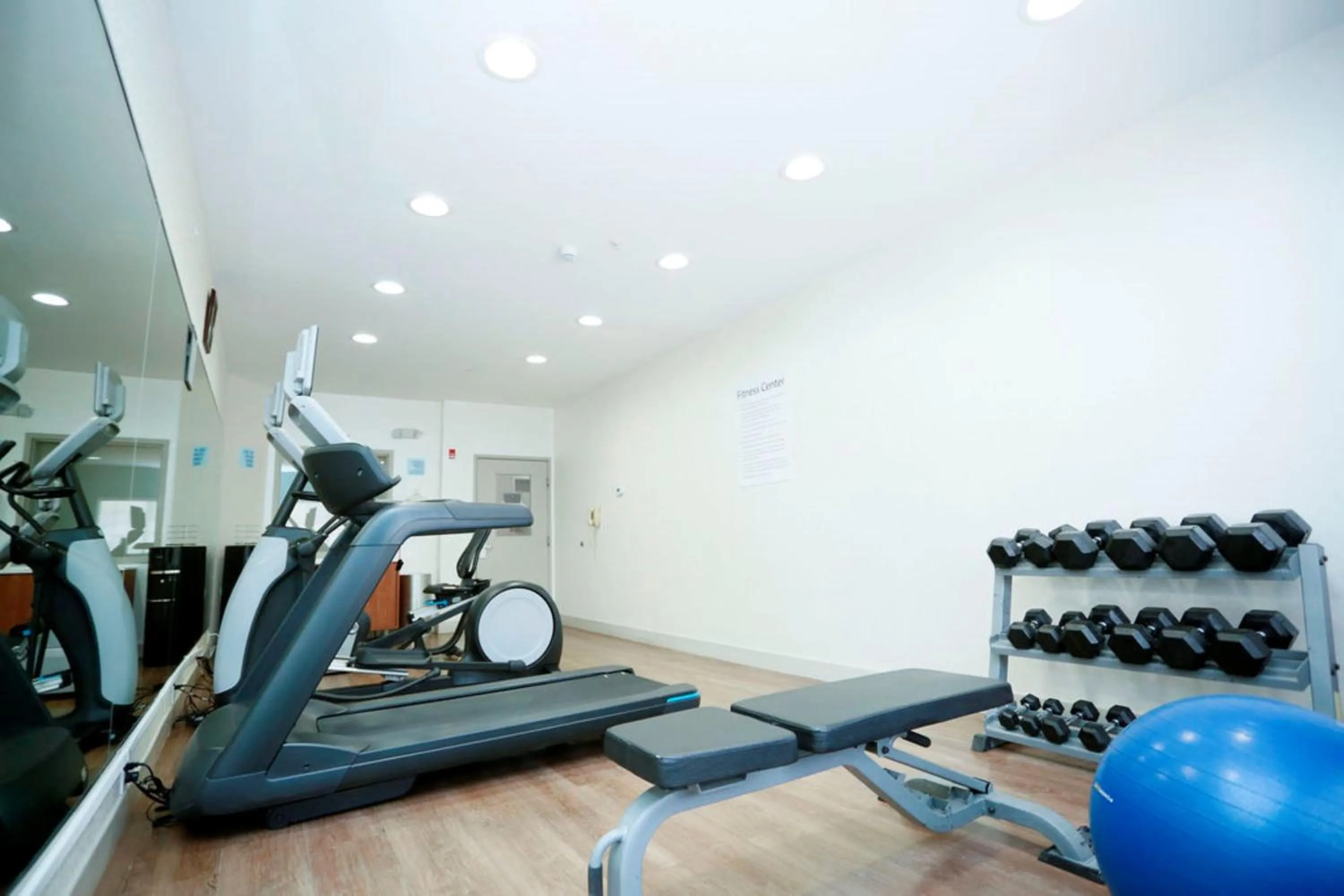 Fitness centre/facilities in Holiday Inn Express Hotel & Suites Carlsbad by IHG