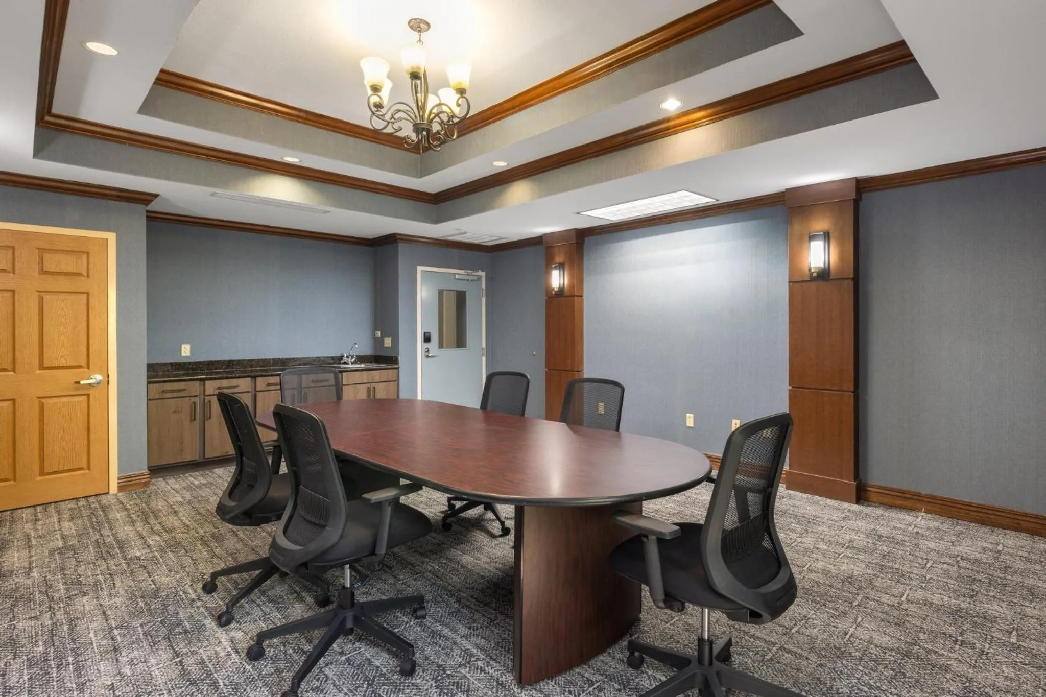 Meeting/conference room in Staybridge Suites Rogers - Bentonville, an IHG Hotel