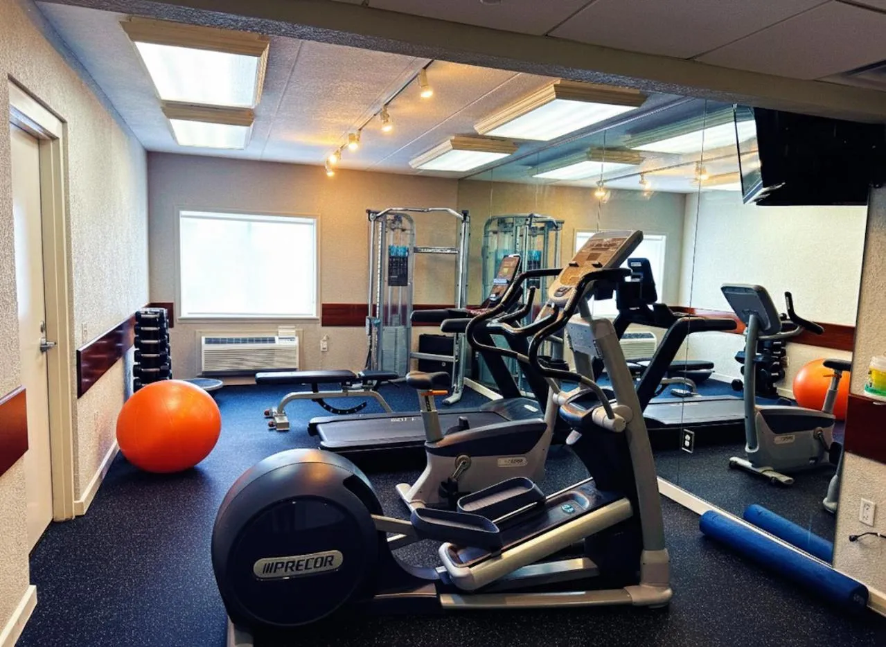 Fitness centre/facilities in Holiday Inn Express Hotel & Suites Port Clinton-Catawba Island by IHG