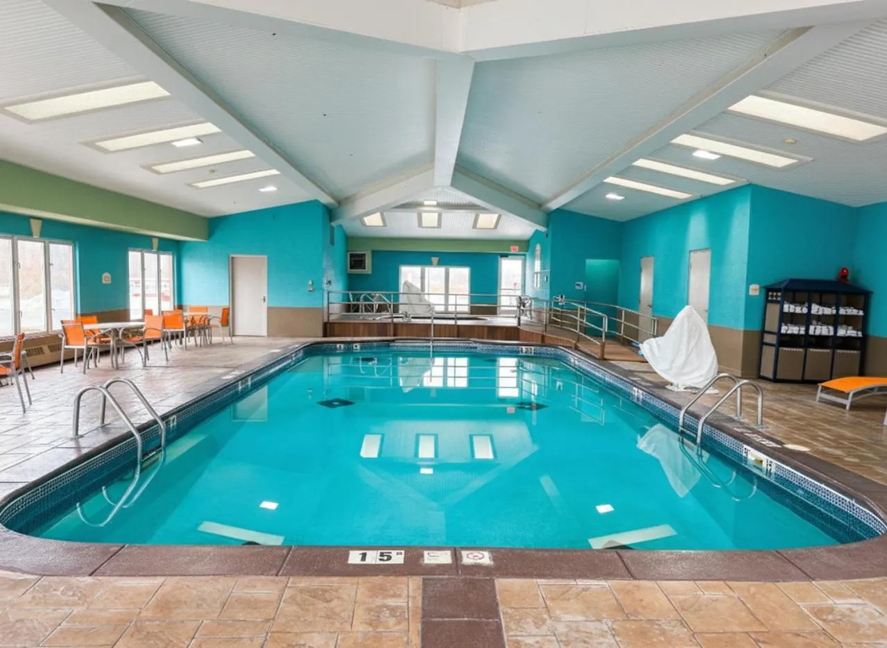 Swimming pool in Holiday Inn Express Hotel & Suites Port Clinton-Catawba Island by IHG