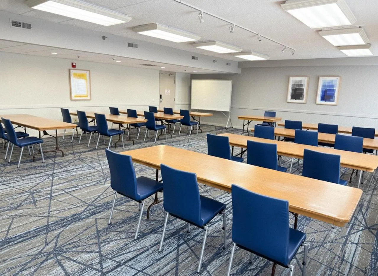 Meeting/conference room in Holiday Inn Express Hotel & Suites Port Clinton-Catawba Island by IHG