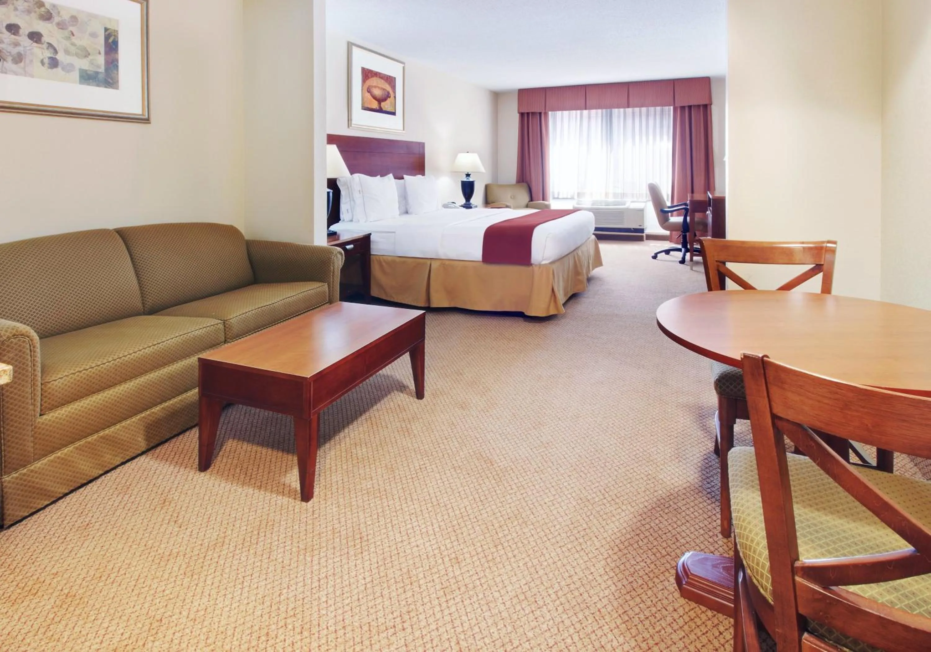 Photo of the whole room, Bed in Holiday Inn Express Hotel & Suites Canton by IHG