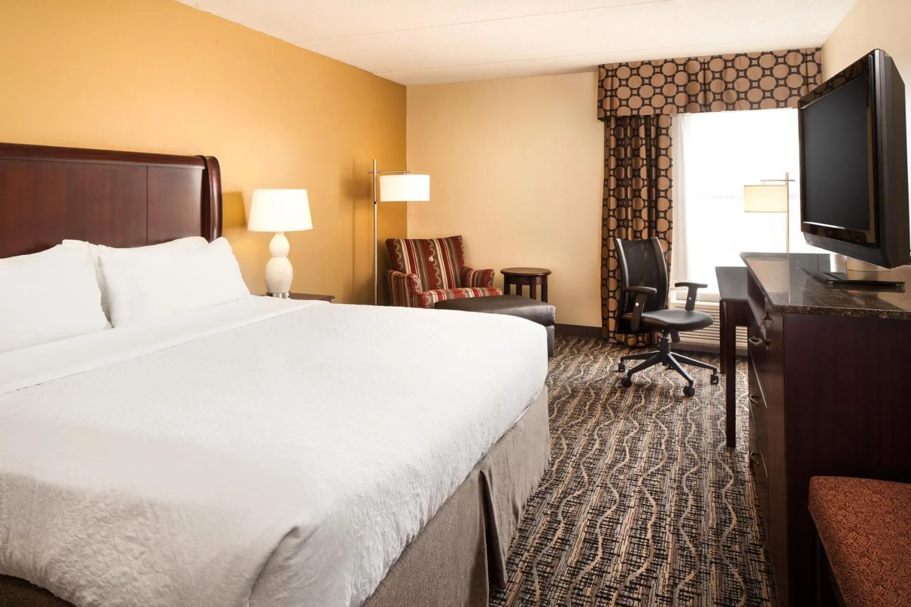 Bedroom, Bed in Holiday Inn Dubuque/Galena by IHG