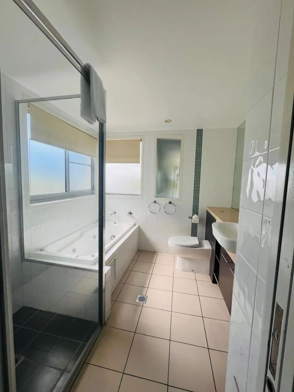Bathroom, Bed in at Marina Shores