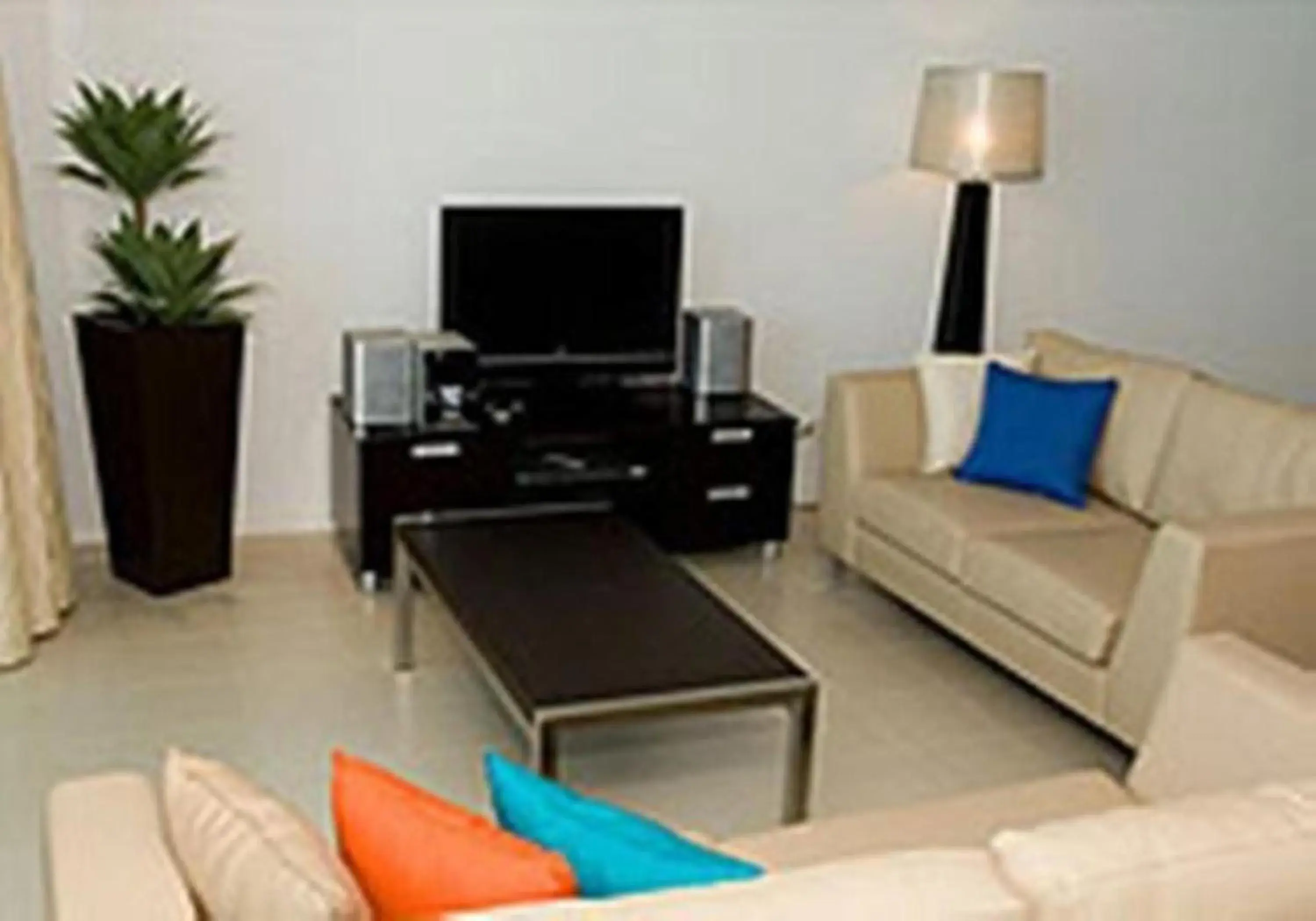 Two-Bedroom Apartment with Spa Bath and Garden View in at Marina Shores Two-Bedroom Apartment with Spa Bath and Garden View in at Marina Shores