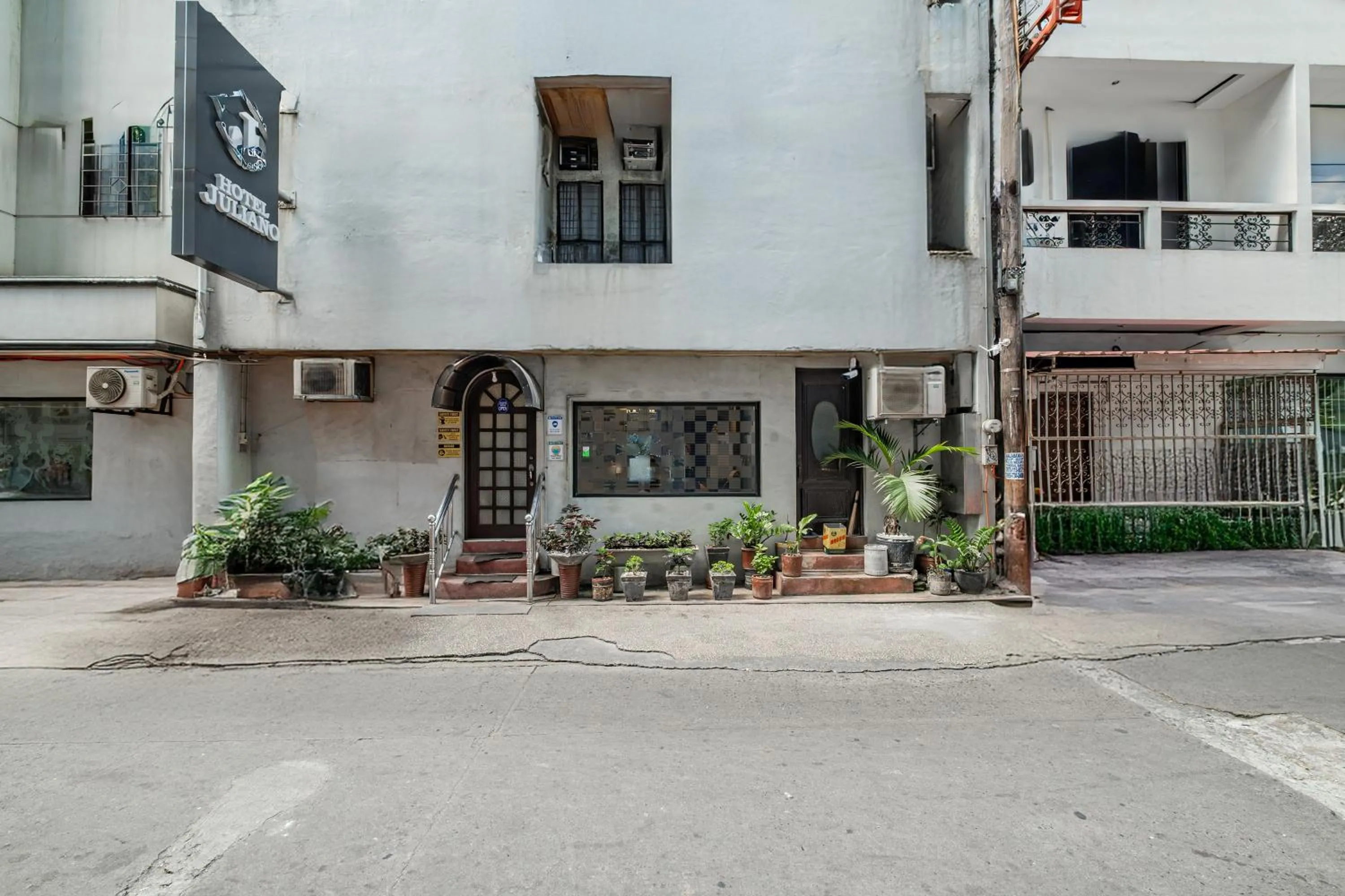 Property building in Hotel Juliano