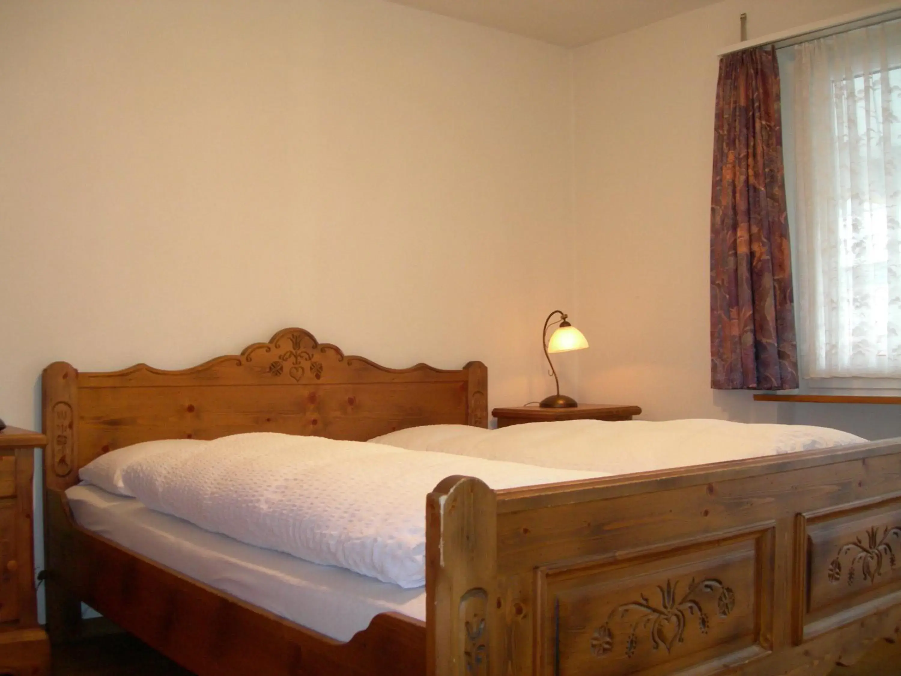 Standard Double Room with A/C and Street View in Hotel Crystal Interlaken Standard Double Room with A/C and Street View in Hotel Crystal Interlaken