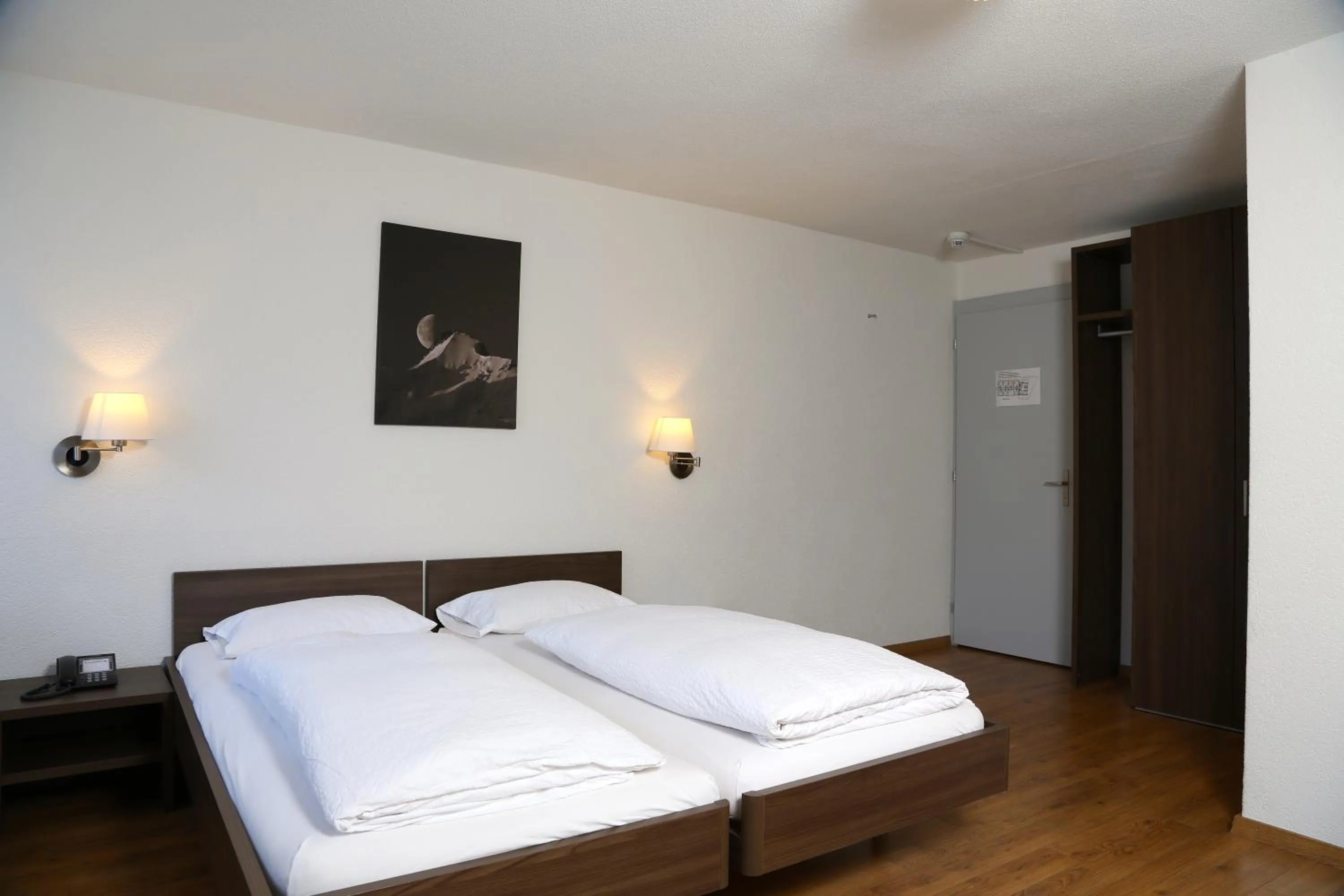 Photo of the whole room, Bed in Hotel Crystal Interlaken