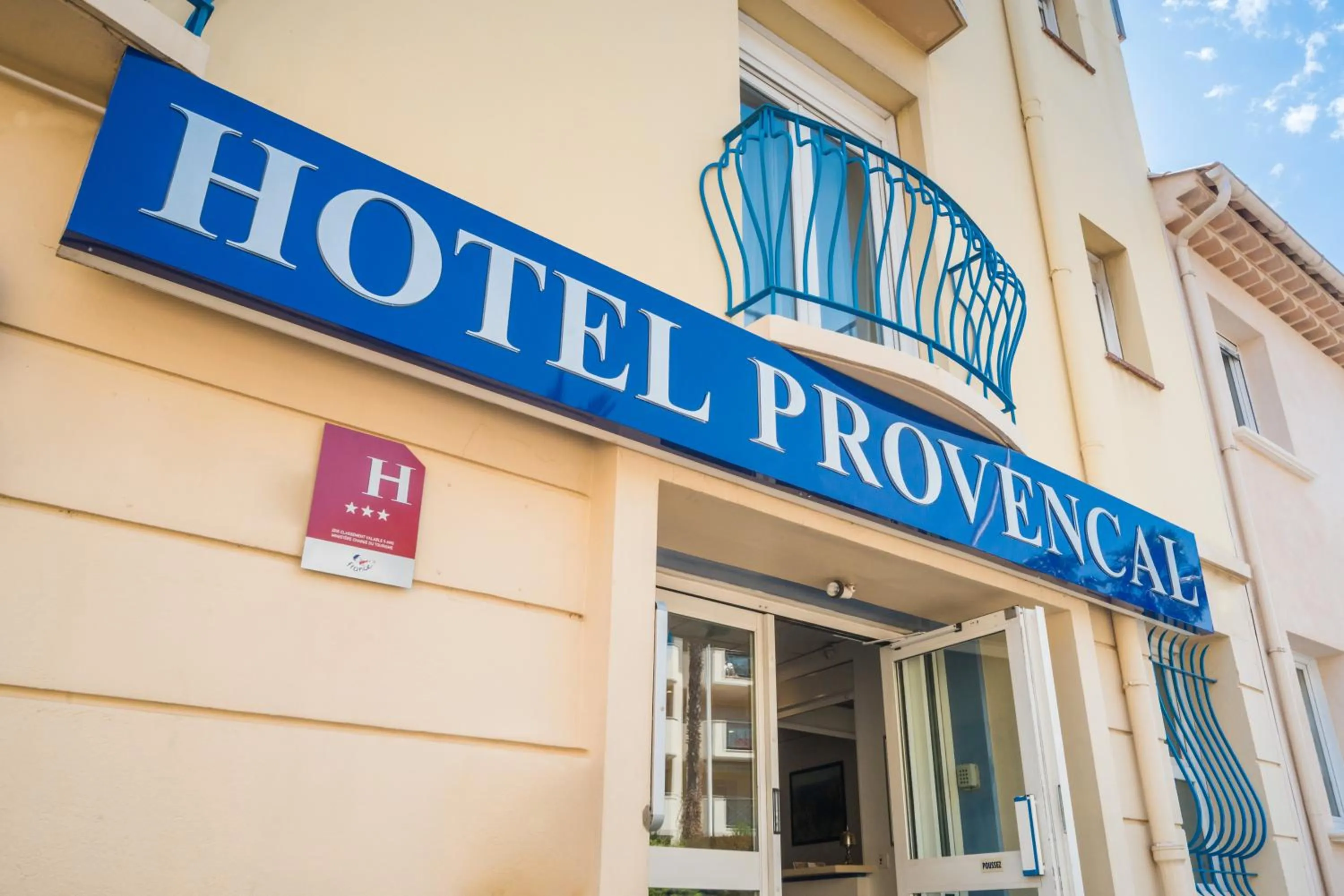 Facade/entrance in Hotel Provencal