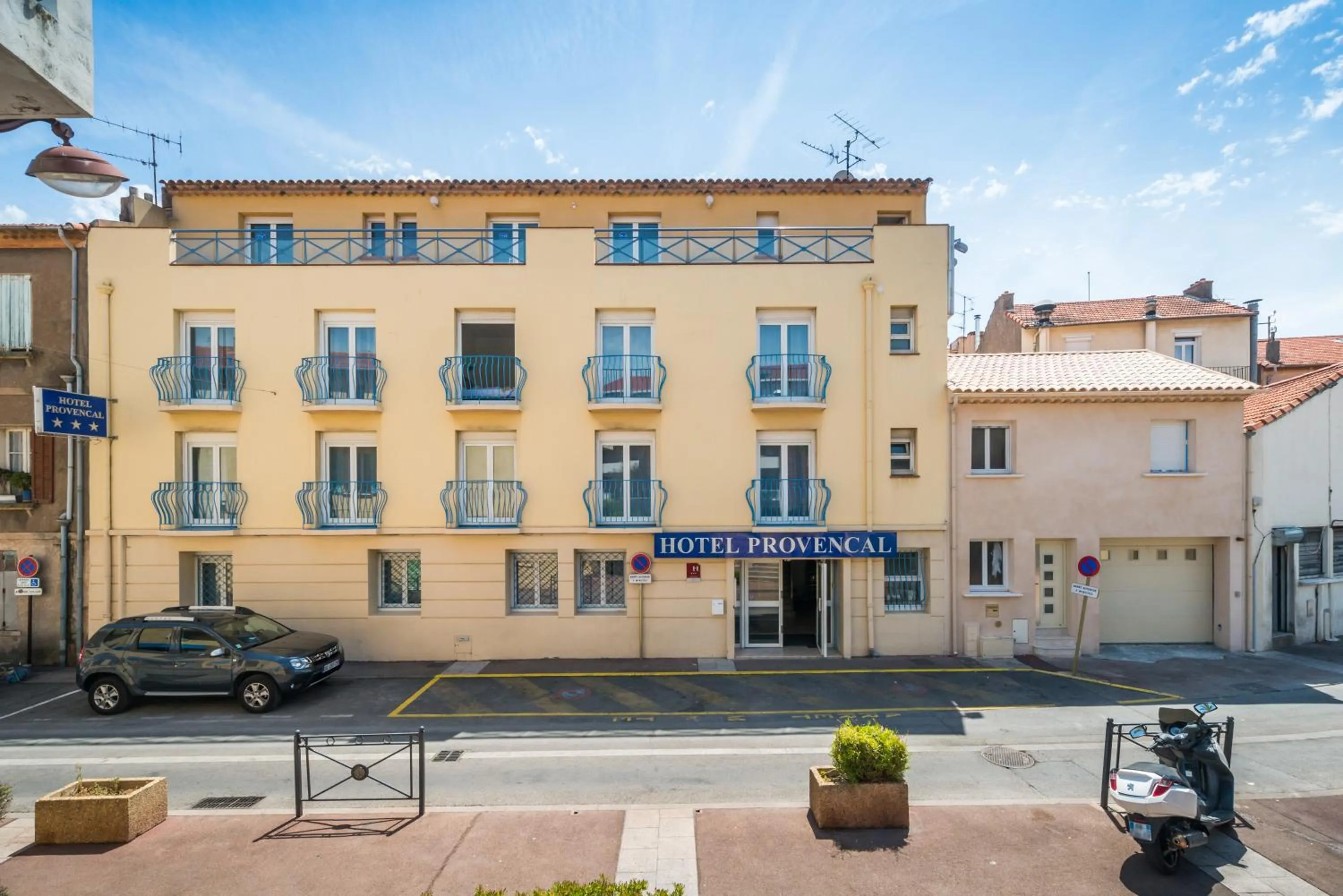 Property building in Hotel Provencal