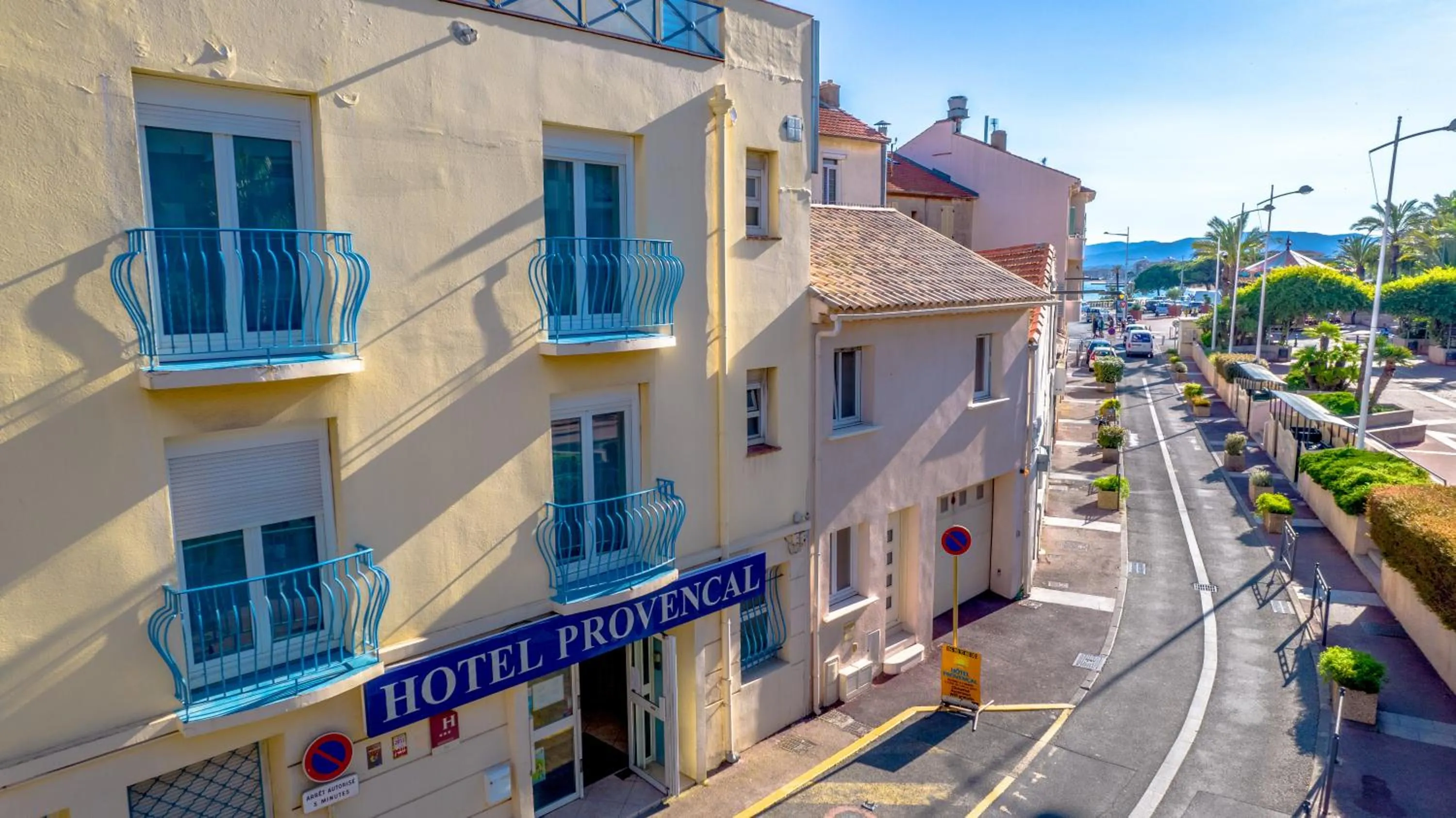 Facade/entrance in Hotel Provencal