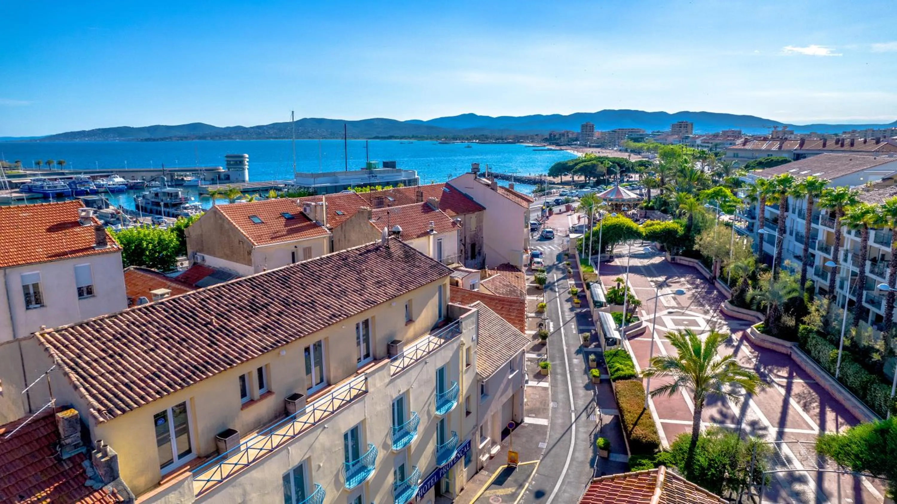 Property building in Hotel Provencal