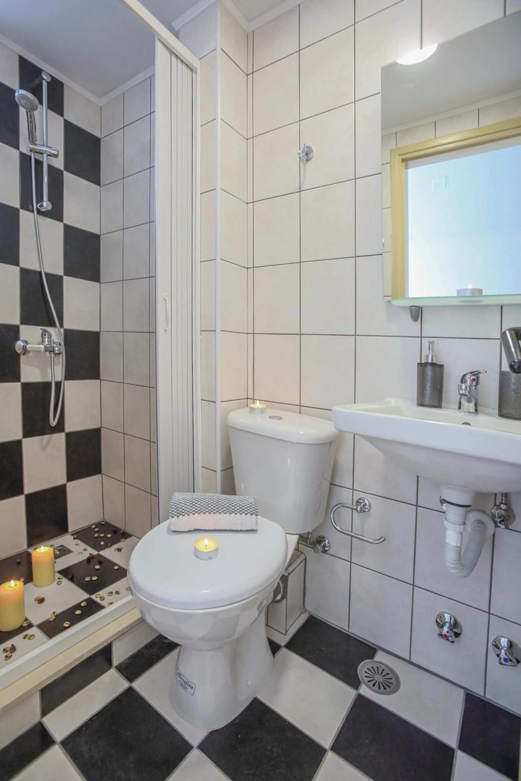 Shower in Happy Days