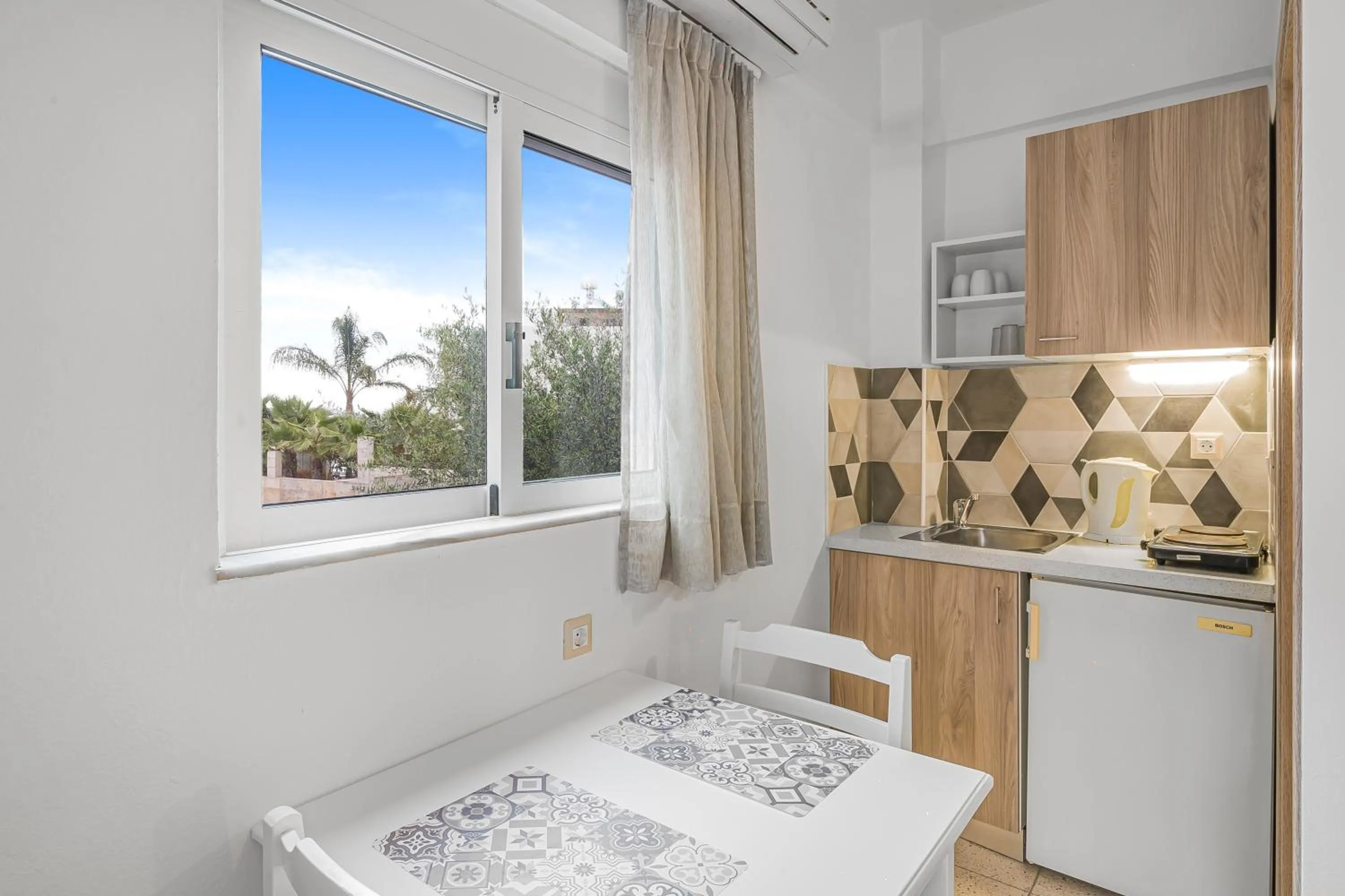 Kitchen or kitchenette, Bed in Happy Days