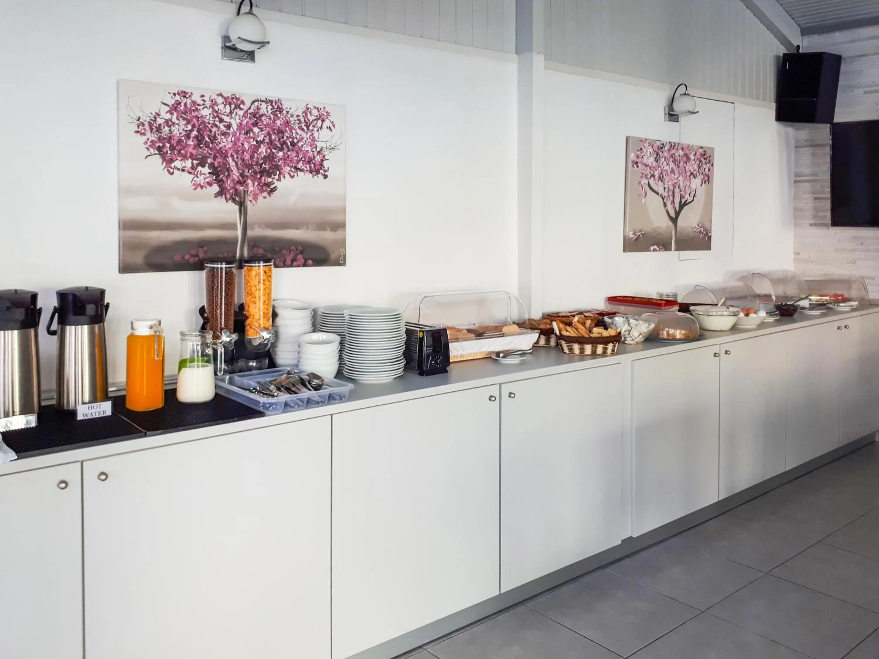 Breakfast in Happy Days